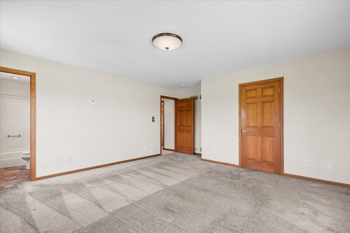Hubbard, Wisconsin, 53035, United States, 4 Bedrooms Bedrooms, ,4 BathroomsBathrooms,Residential,For Sale,1885428