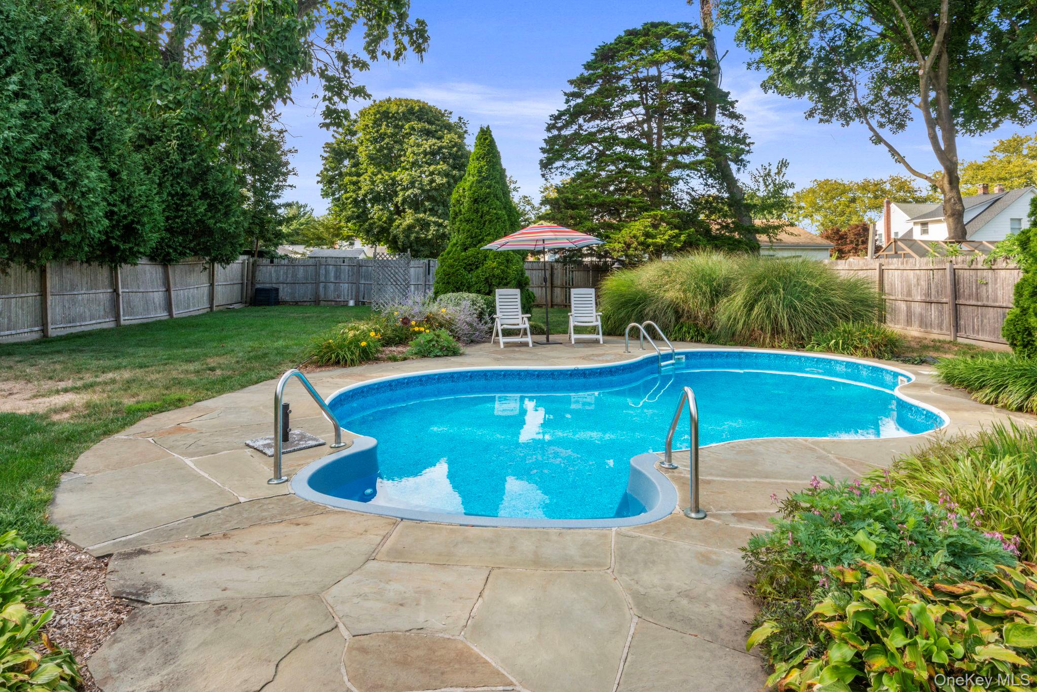 East Northport, New York, 11731, United States, 3 Bedrooms Bedrooms, ,2 BathroomsBathrooms,Residential,For Sale,1924855