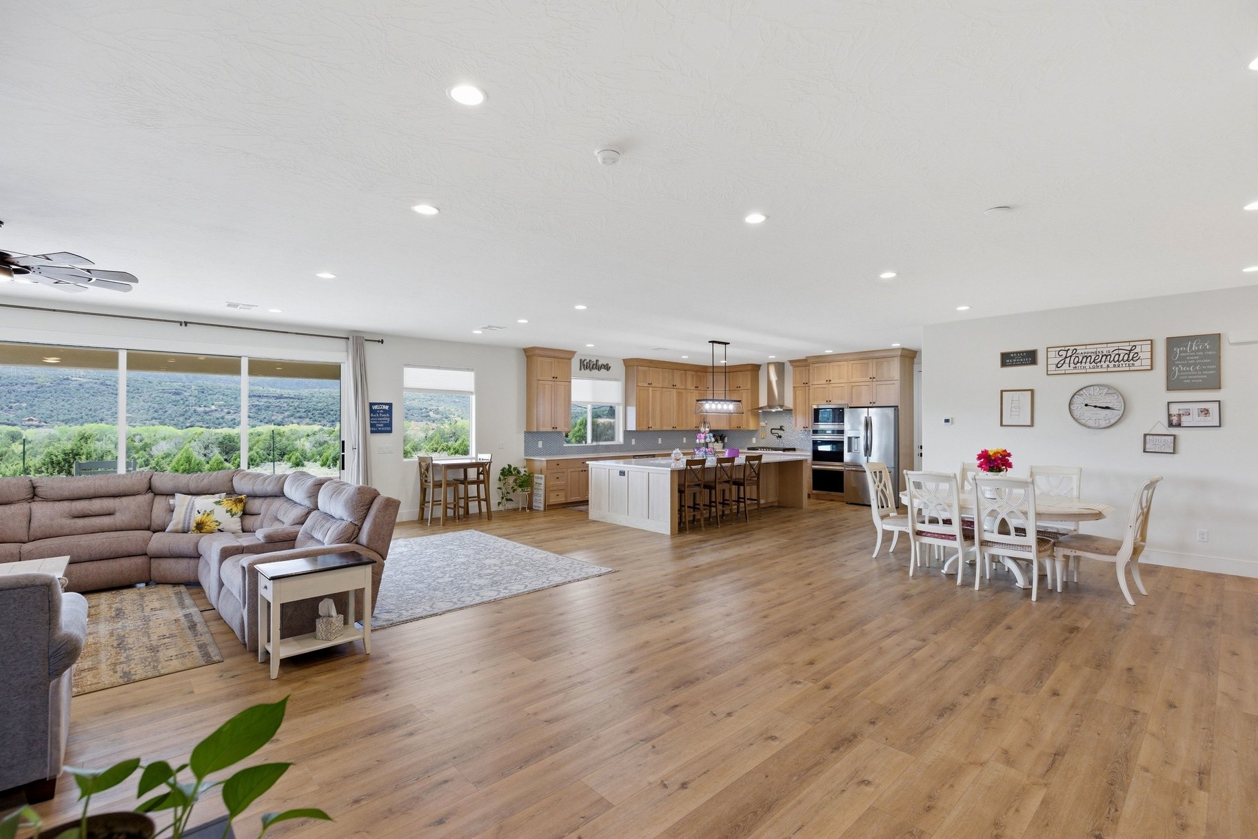  5 Acres • Two Homes In One • Horse Property With Flexible Living Options - 物件實景