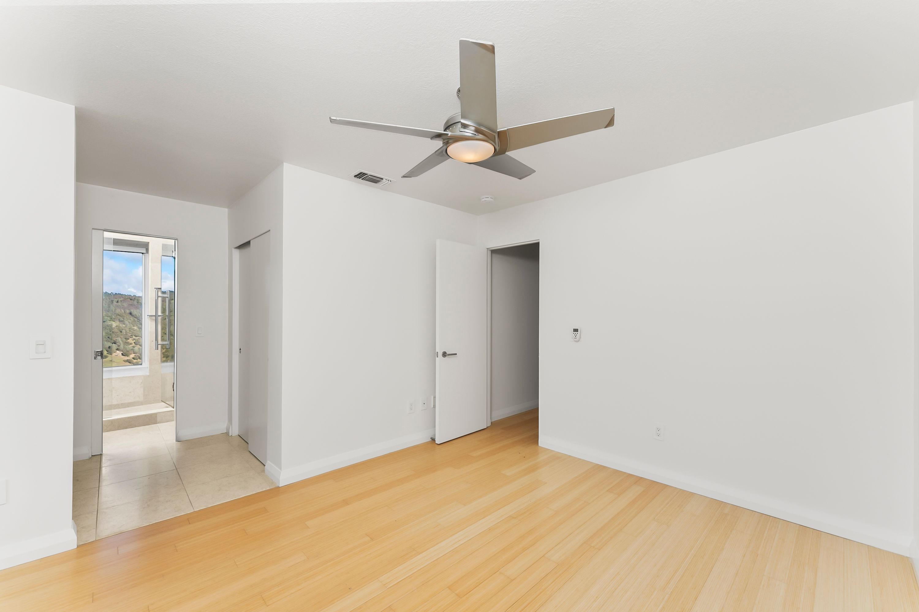  River Views • Pool • A Striking Estate That Makes a Statement - 物件實景