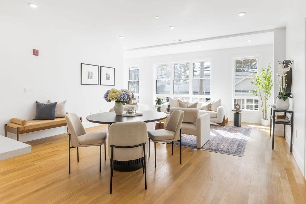 Marlborough, Massachusetts, 01752, United States, 2 Bedrooms Bedrooms, ,2 BathroomsBathrooms,Residential,For Sale,1973002