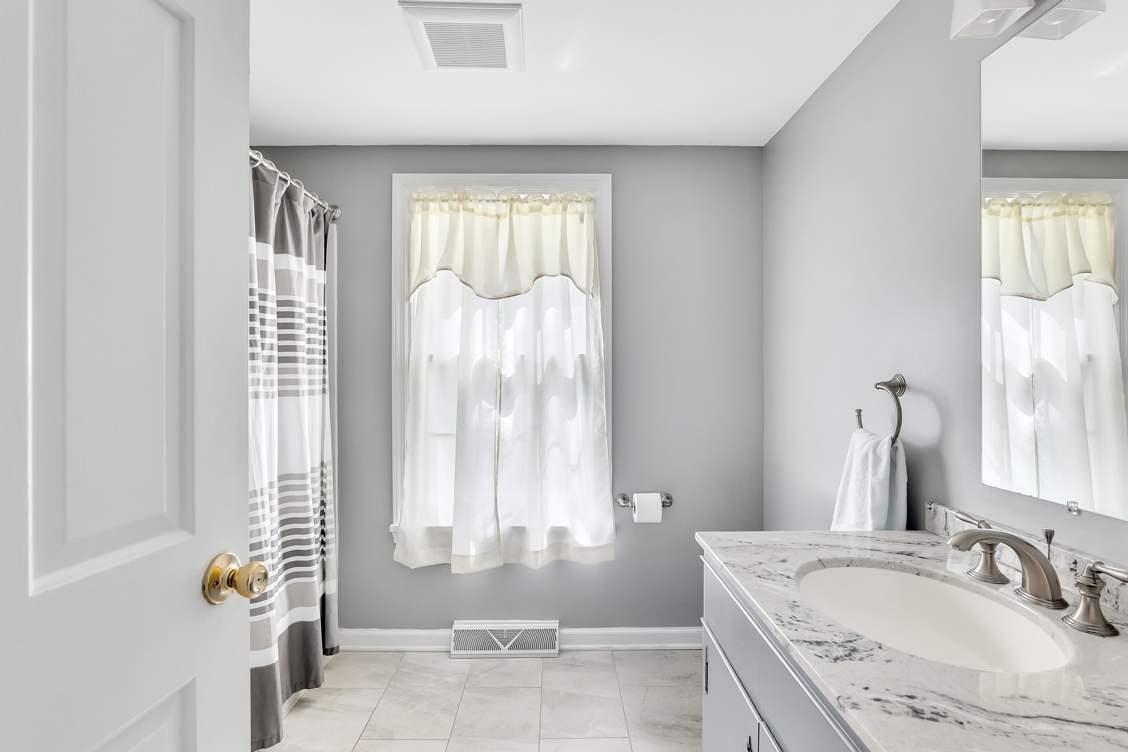  16 Longwood Drive, Bethlehem, NY, 12054 - 物件實景