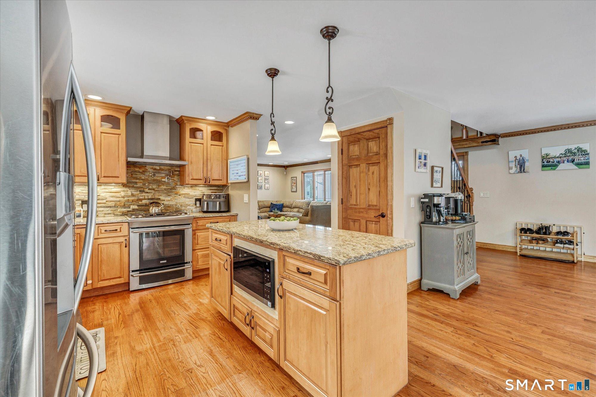 Milford, Connecticut, 06461, United States, 3 Bedrooms Bedrooms, ,3 BathroomsBathrooms,Residential,For Sale,2012517