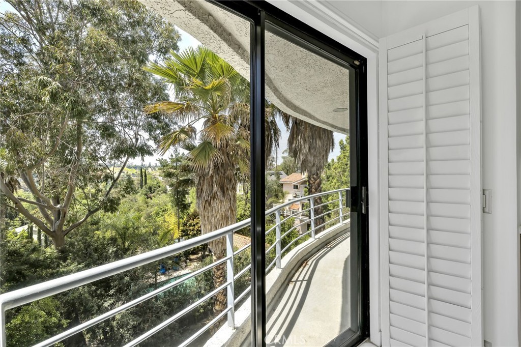 Woodland Hills, California, 91364, United States, 3 Bedrooms Bedrooms, ,3 BathroomsBathrooms,Residential,For Sale,1980470