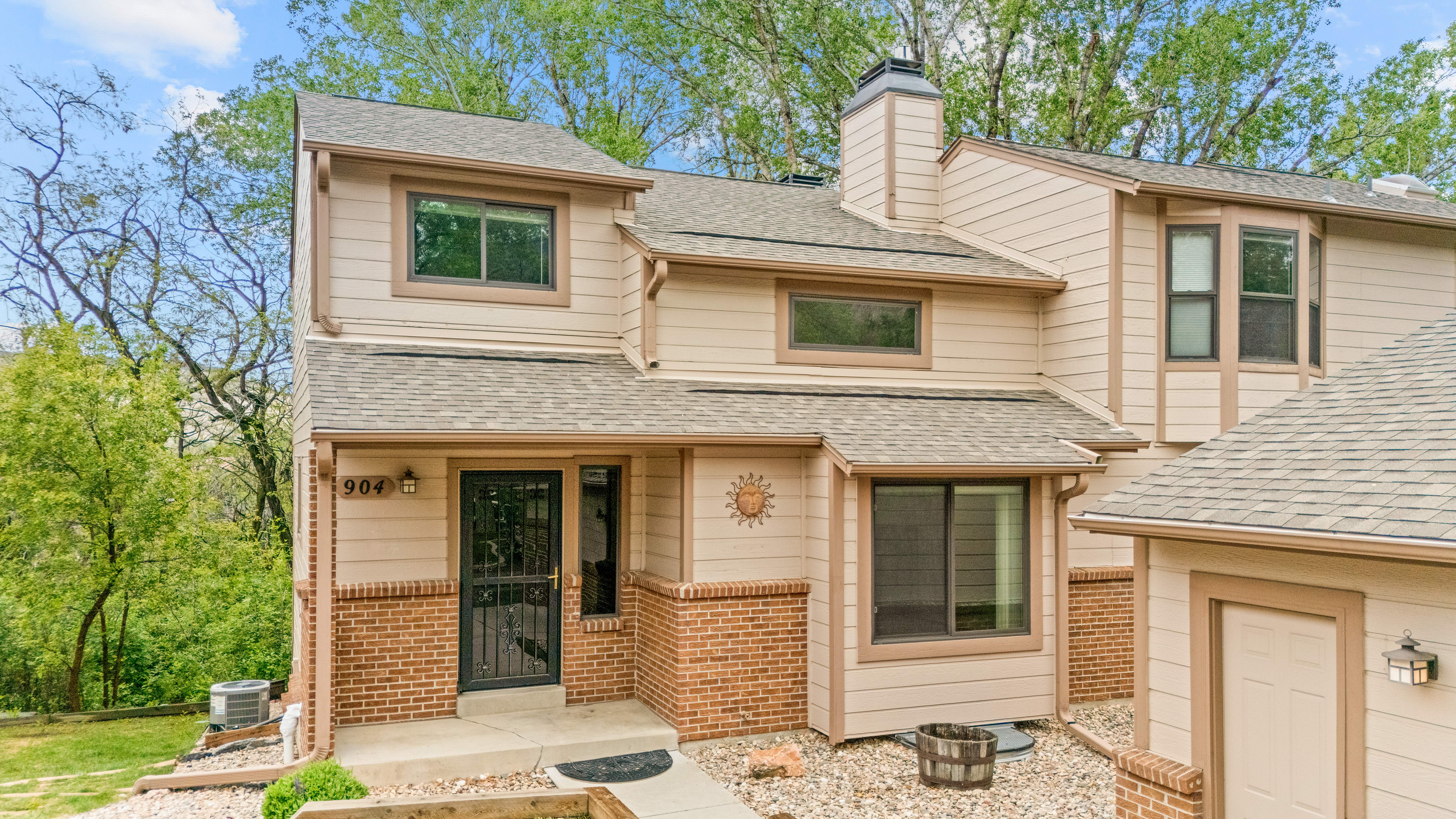  Golden Living in an End-Unit Townhome - 物件實景