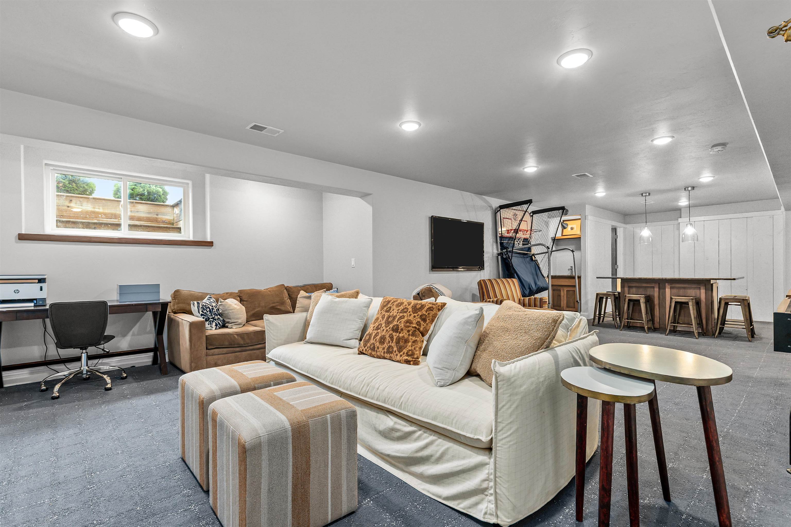 Greenville, Wisconsin, 54942-8126, United States, 6 Bedrooms Bedrooms, ,5 BathroomsBathrooms,Residential,For Sale,2040409