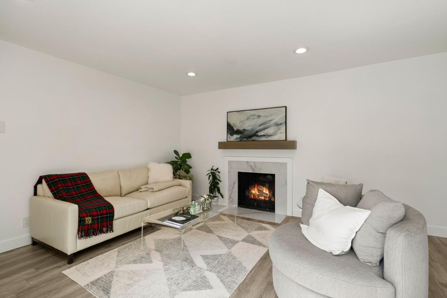 San Mateo, California, 94403, United States, 2 Bedrooms Bedrooms, ,1 BathroomBathrooms,Residential,For Sale,1947127