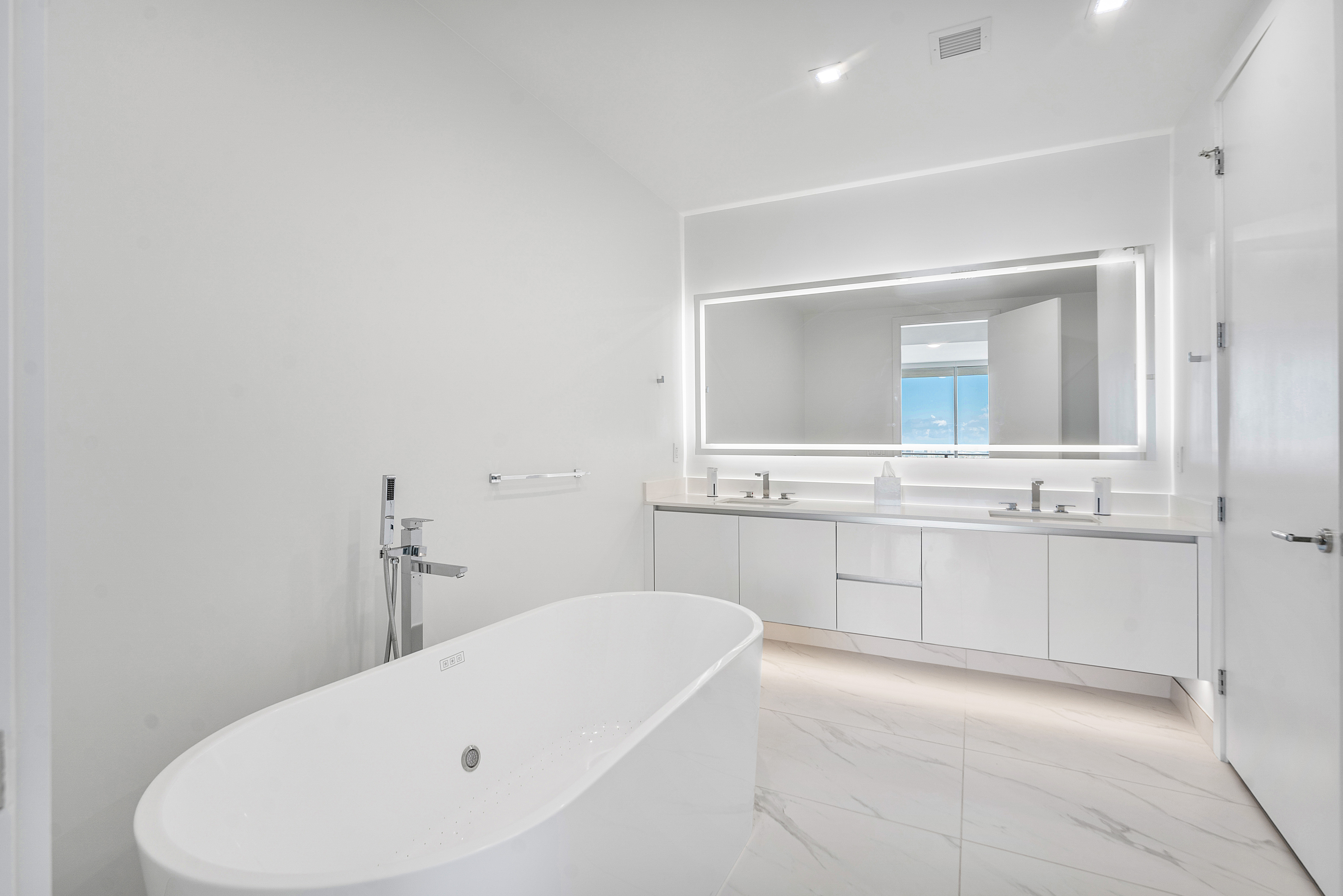  220 Lake Shore Drive, Lake Park, FL, 33403 - 物件實景