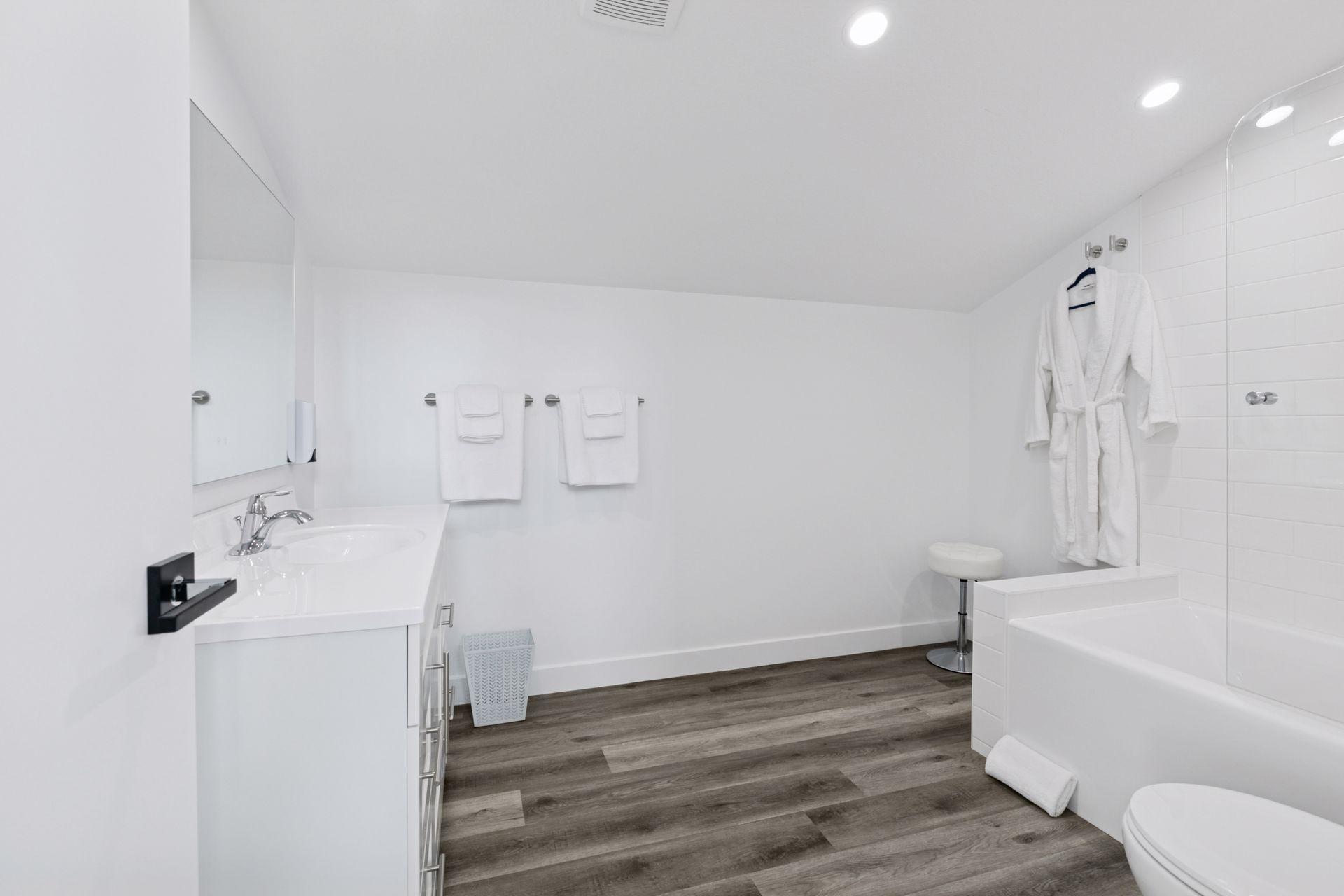 Wayzata, Minnesota, 55391, United States, 3 Bedrooms Bedrooms, ,4 BathroomsBathrooms,Residential,For Sale,1938784