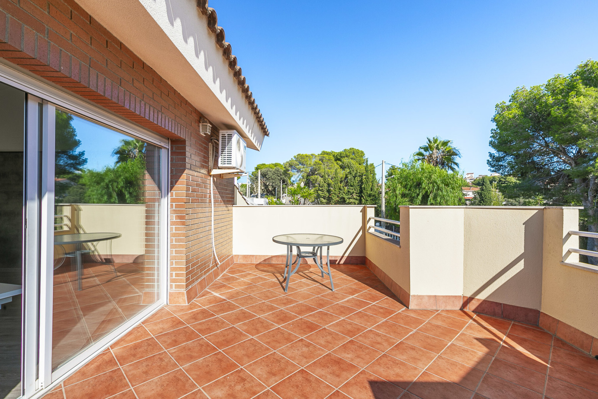  Exclusive one-story property with large garden and swimming pool - 物件實景