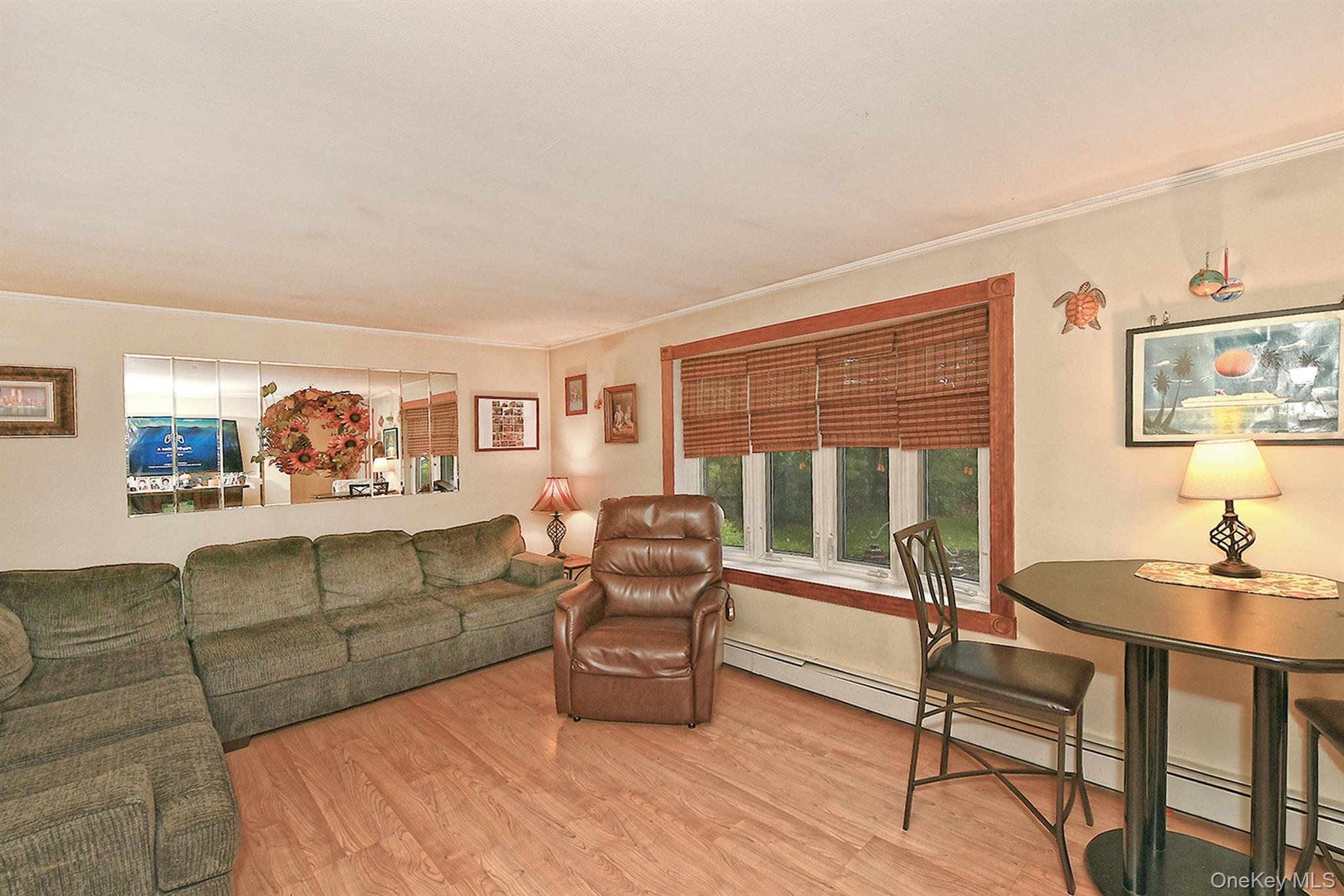 Holtsville, New York, 11742, United States, 3 Bedrooms Bedrooms, ,2 BathroomsBathrooms,Residential,For Sale,1964933