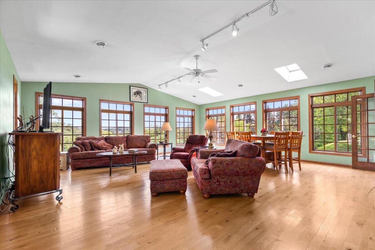West Bend, Wisconsin, 53095, United States, 3 Bedrooms Bedrooms, ,2 BathroomsBathrooms,Residential,For Sale,1917208