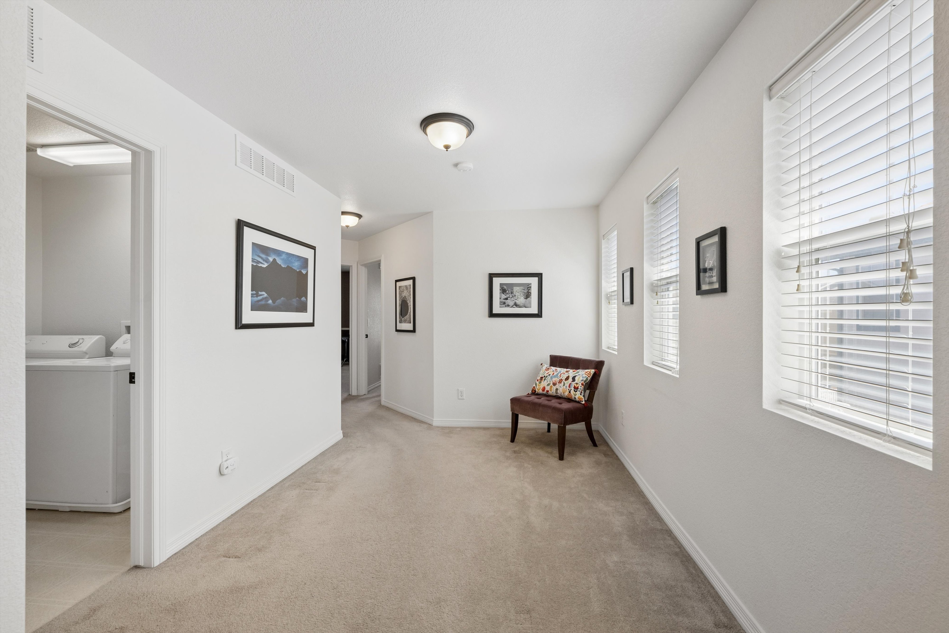  Beautiful 3-Bedroom, 3-Bath Home On A Charming Tree-Lined Street - 物件實景