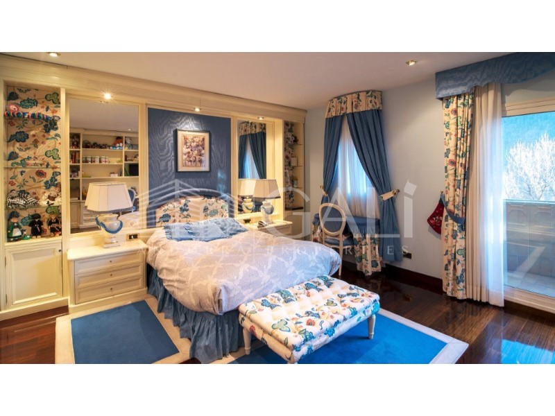 Andorra la Vella, Andorra, AD, 5 Bedrooms Bedrooms, ,4 BathroomsBathrooms,Residential,For Sale,1627592