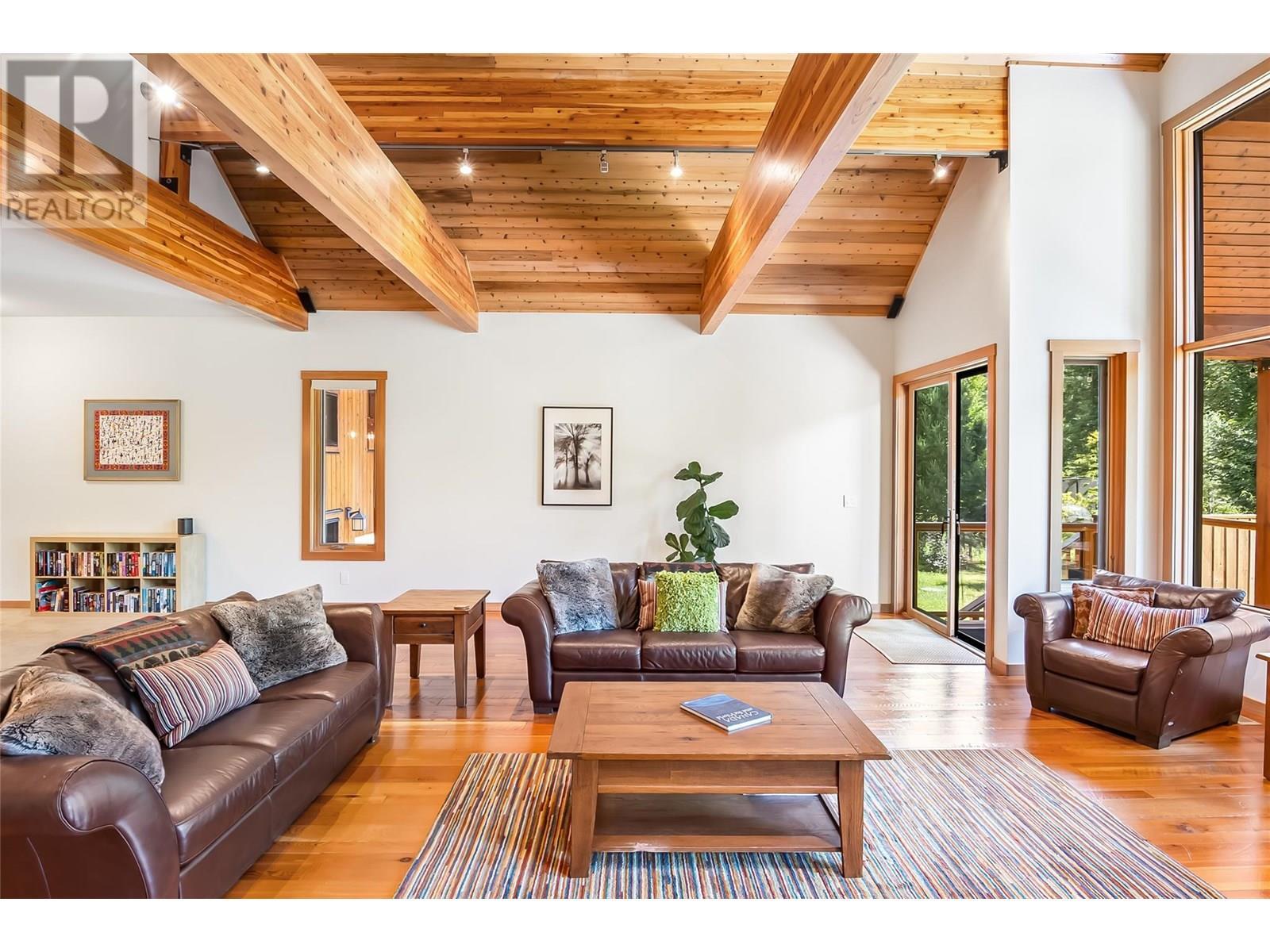 REVELSTOKE, British Columbia, V0E 2S3, CA, 6 Bedrooms Bedrooms, ,4 BathroomsBathrooms,Residential,For Sale,1912503