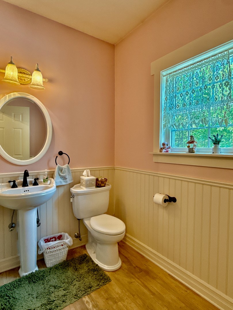 Hawley, Pennsylvania, 18428, United States, 3 Bedrooms Bedrooms, ,4 BathroomsBathrooms,Residential,For Sale,1846687
