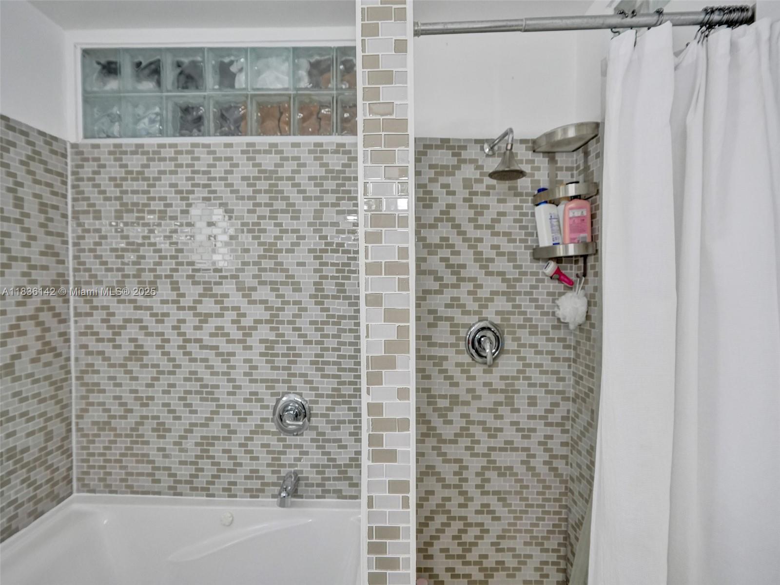 Hollywood, Florida, 33019, United States, 3 Bedrooms Bedrooms, ,2 BathroomsBathrooms,Residential,For Sale,1898660