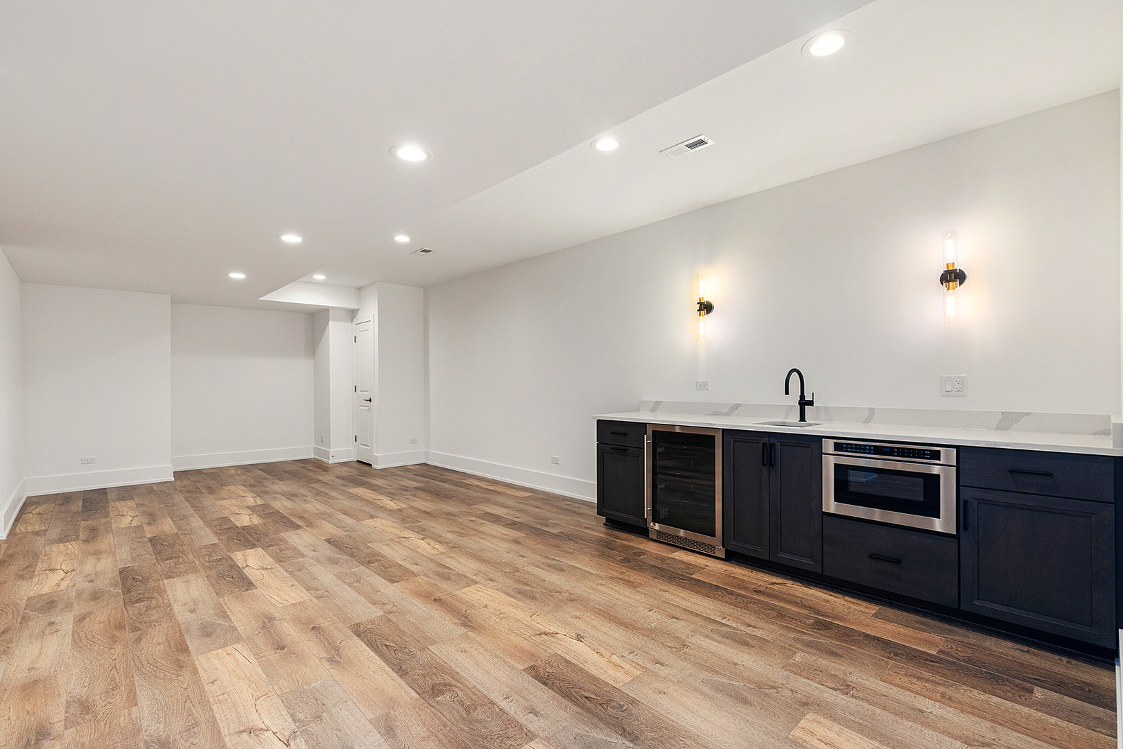 Orland Park, Illinois, 60467, United States, 4 Bedrooms Bedrooms, ,3 BathroomsBathrooms,Residential,For Sale,1976249