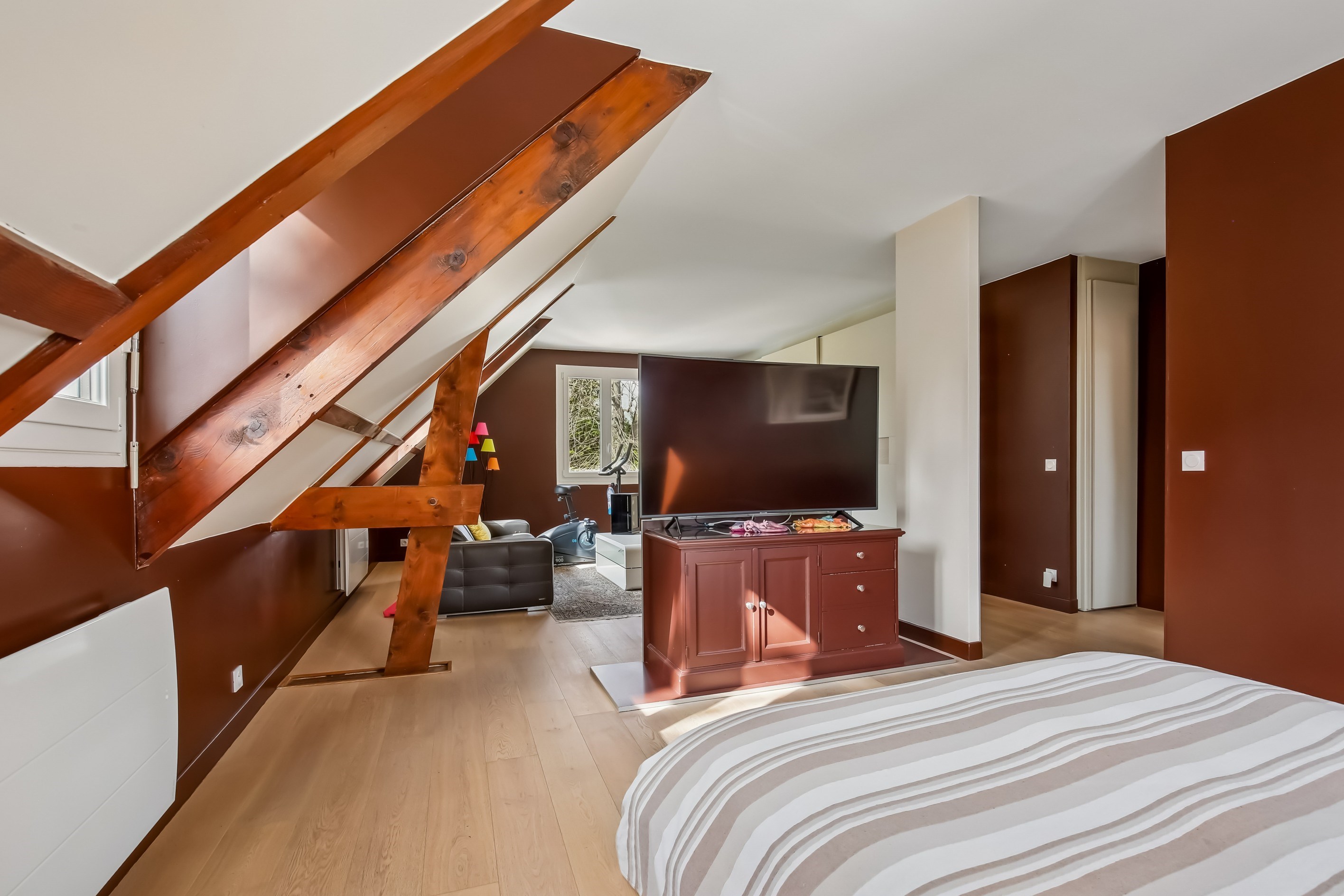  Sole Agent – Exceptional Family Home with Park and Swimming Pool Facing the Sei… - 物件實景