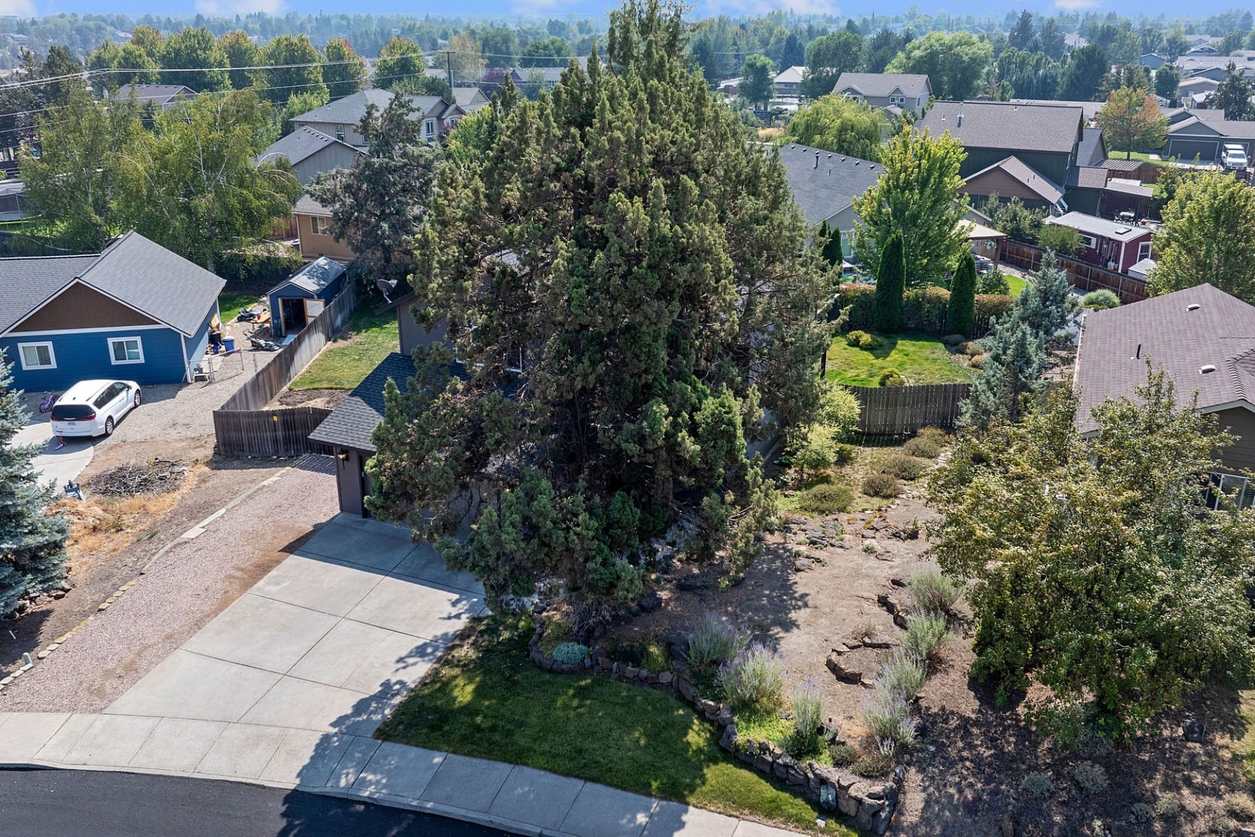 2350 SW Indian Avenue Redmond, OR 97756 - 物件實景