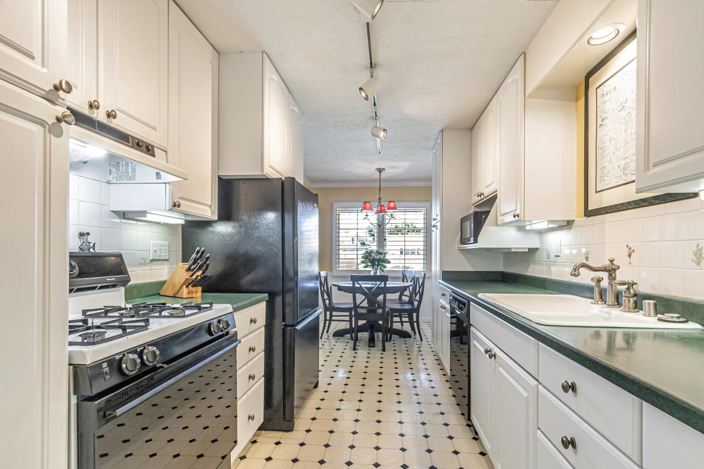 Santa Clara, California, 95050, United States, 3 Bedrooms Bedrooms, ,2 BathroomsBathrooms,Residential,For Sale,1942151