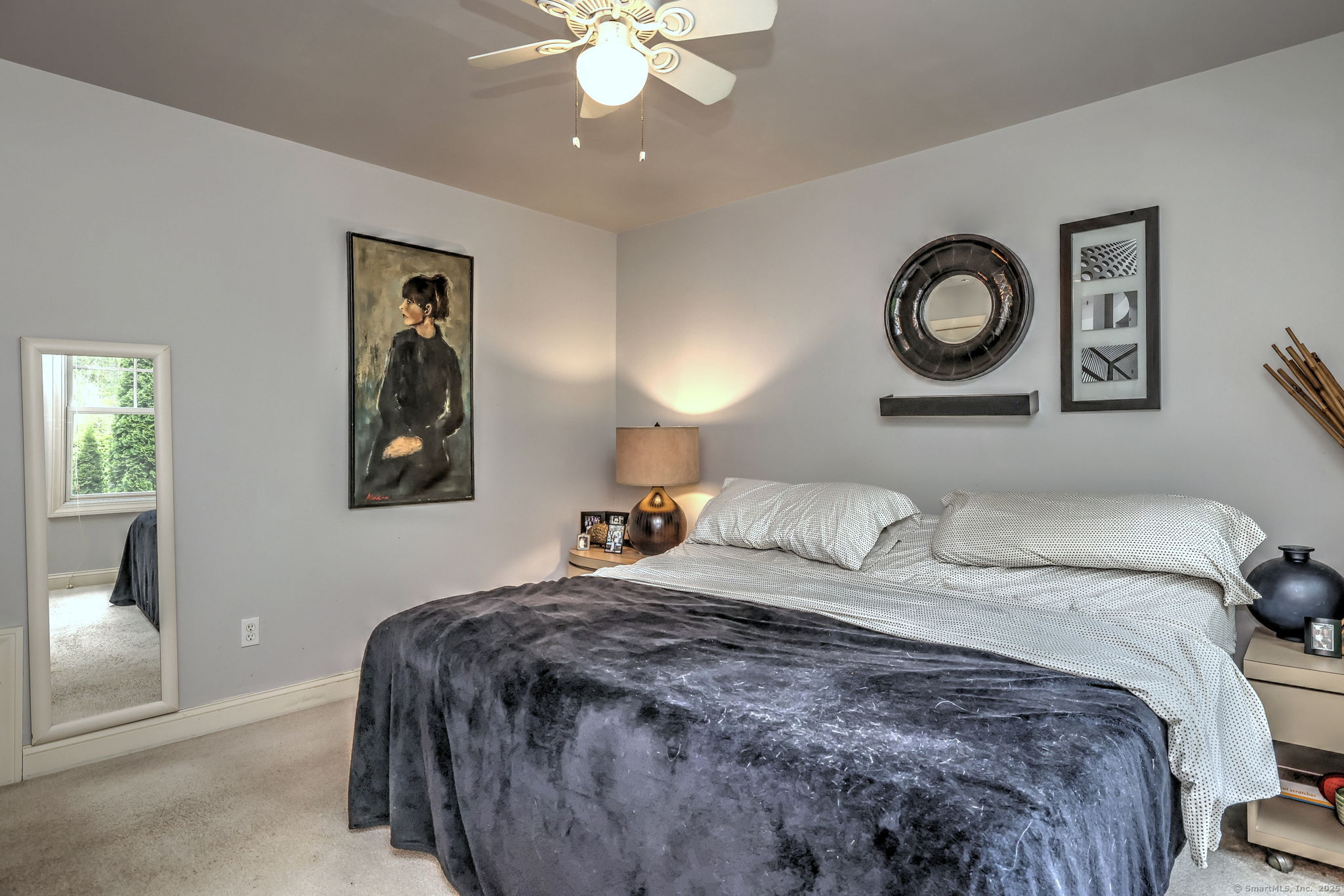 Shelton, Connecticut, 06484, United States, 2 Bedrooms Bedrooms, ,3 BathroomsBathrooms,Residential,For Sale,1933368