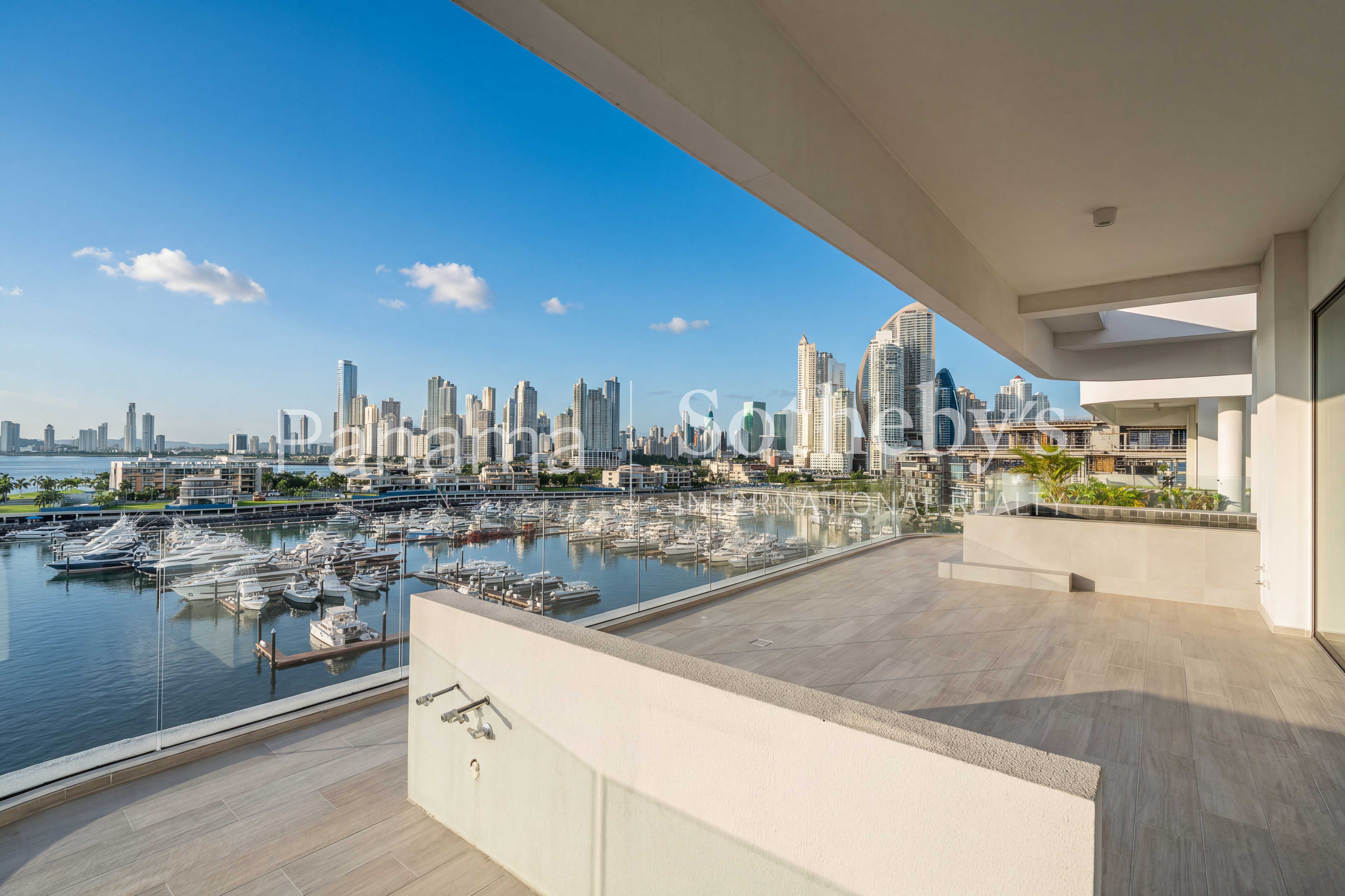  Two-Level Penthouse with Private Lap Pool  Skyhomes, Ocean Reef Islands - 物件實景