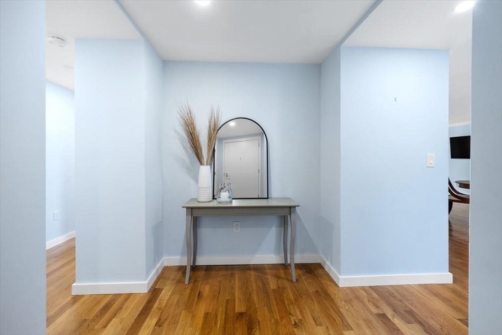 Quincy, Massachusetts, 02171, United States, 2 Bedrooms Bedrooms, ,2 BathroomsBathrooms,Residential,For Sale,1925406