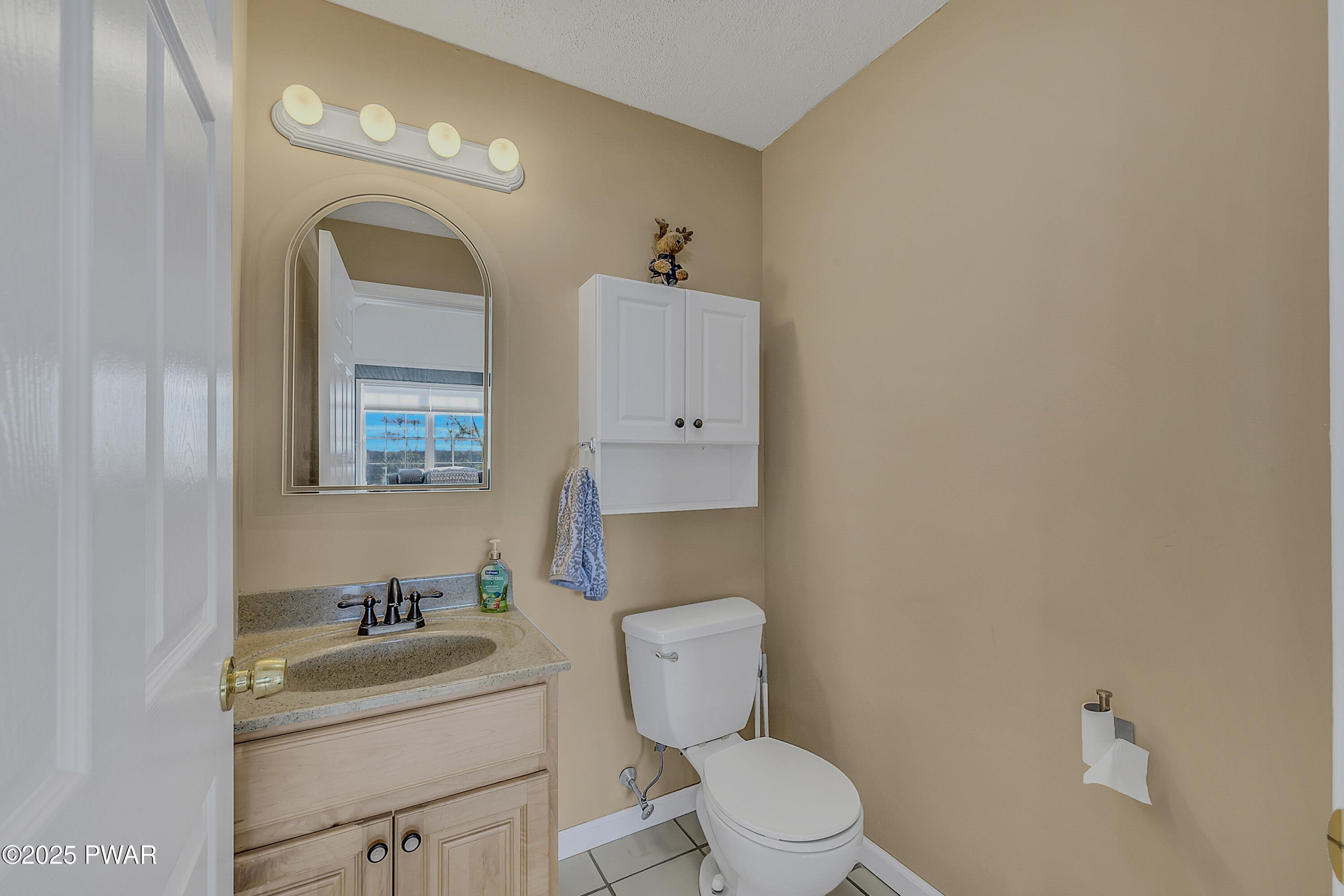 Moscow, Pennsylvania, 18444, United States, 4 Bedrooms Bedrooms, ,3 BathroomsBathrooms,Residential,For Sale,1987034