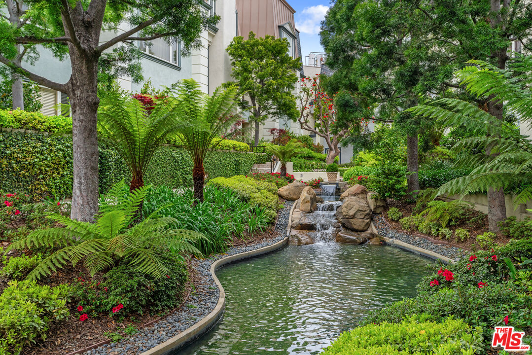 Los Angeles, California, 90067, United States, 2 Bedrooms Bedrooms, ,3 BathroomsBathrooms,Residential,For Sale,1901982