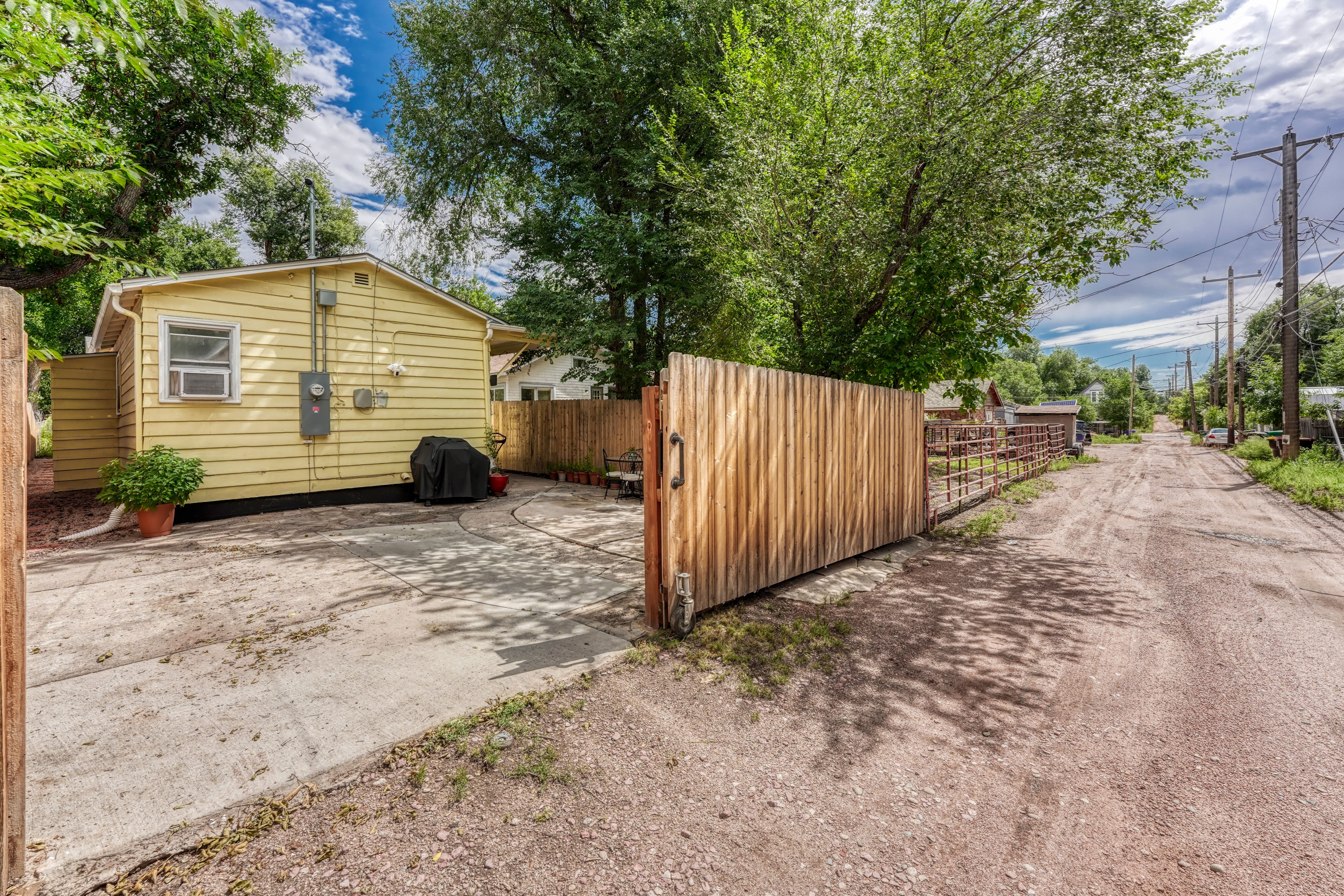  Ideally Located Ranch in the Heart of Colorado Springs’ Sought-After Westside - 物件實景