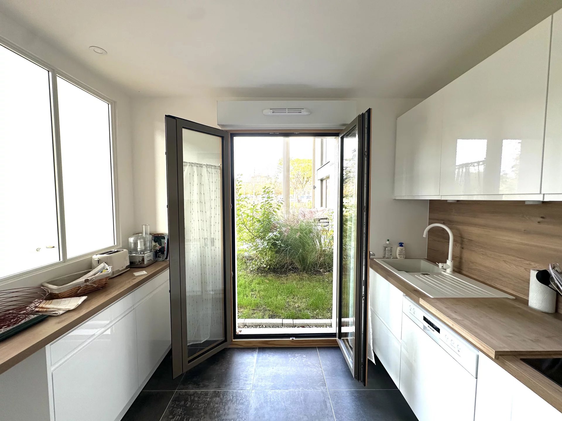 Le Vésinet, Île-de-France, 78110, FR, 2 Bedrooms Bedrooms, ,1 BathroomBathrooms,Residential,For Sale,1994507