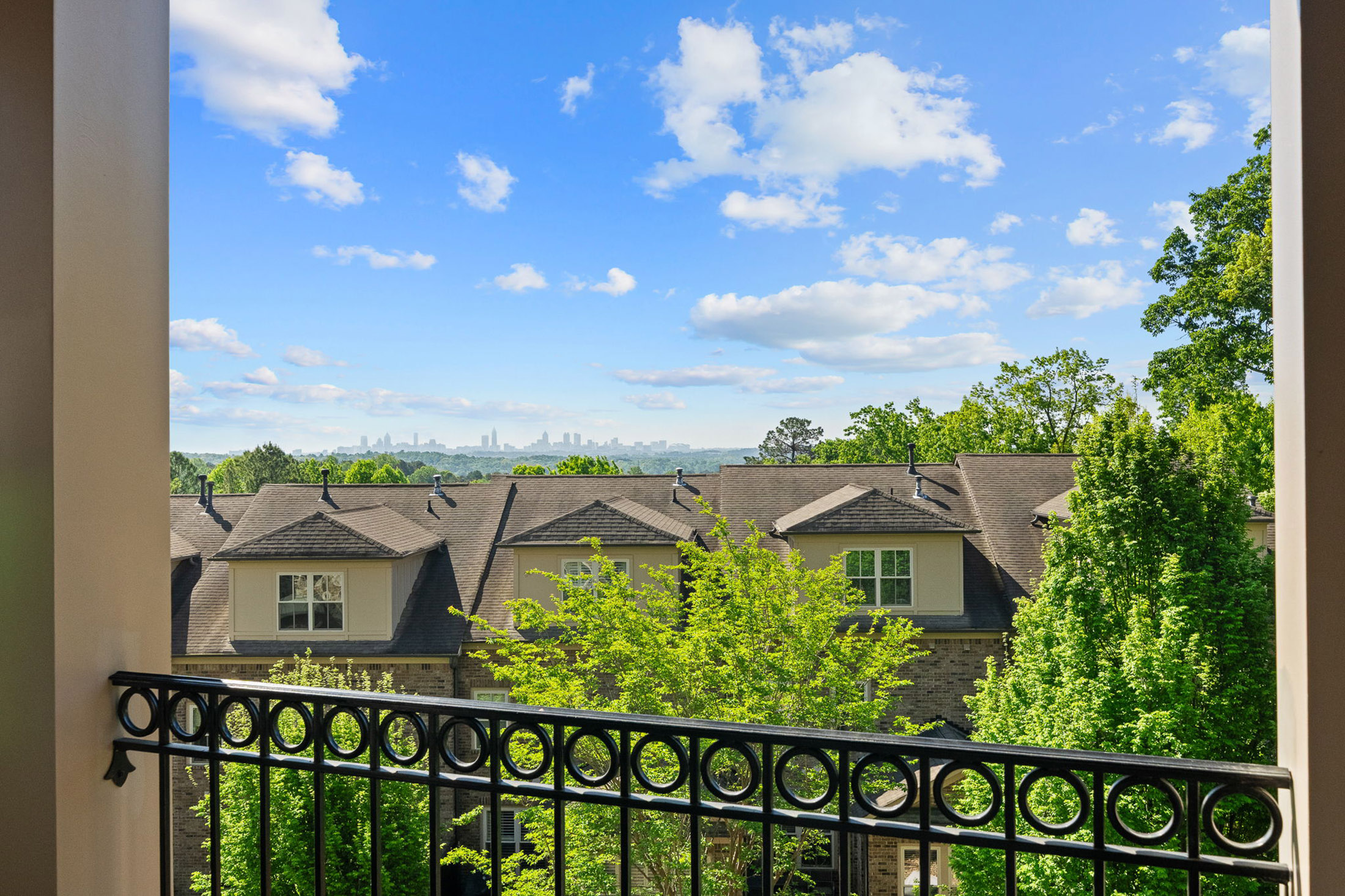  Exceptional Four Level European-inspired Townhome - 物件實景