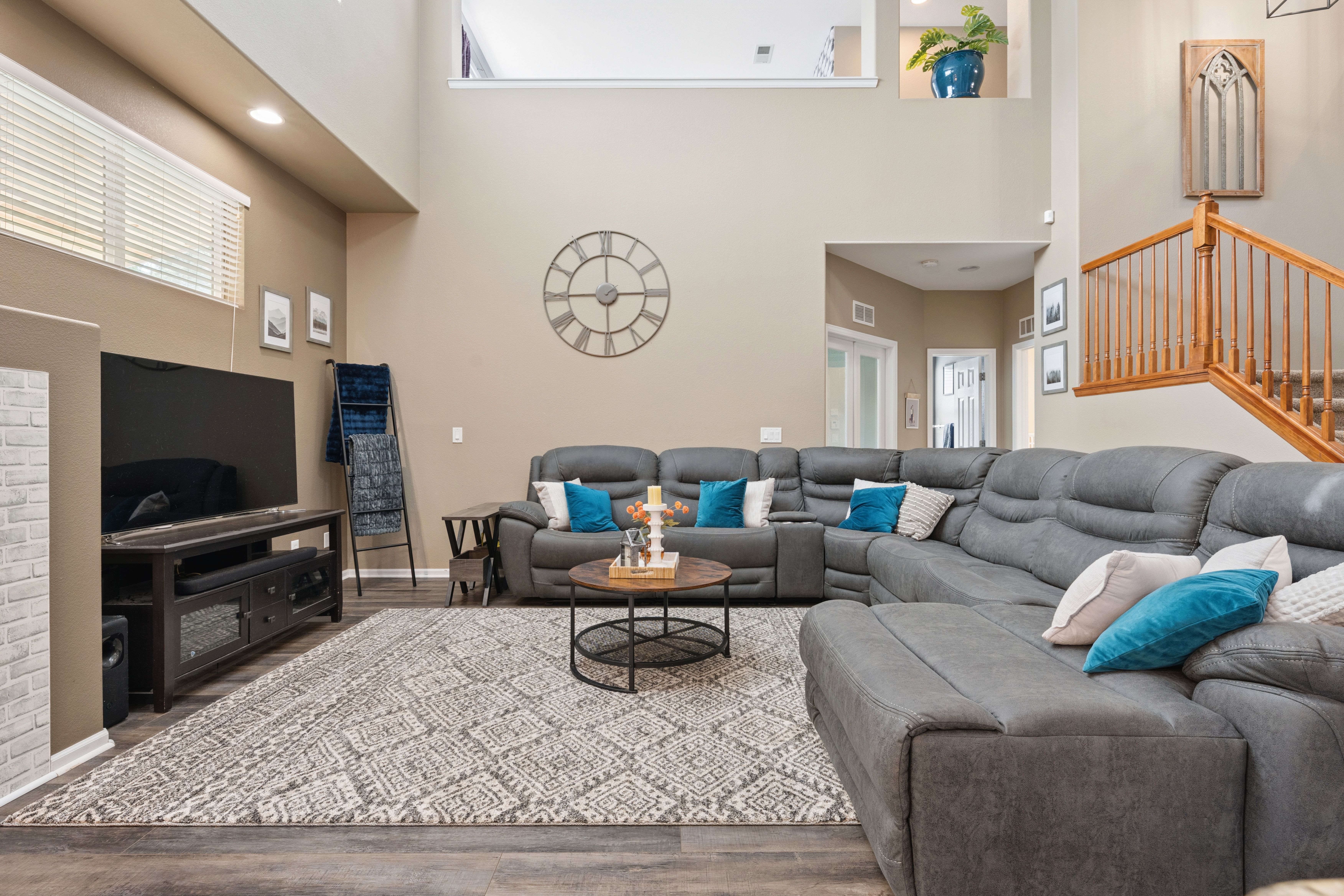  Beautiful Home Located in the Highly Desirable Haven at York Street Community - 物件實景