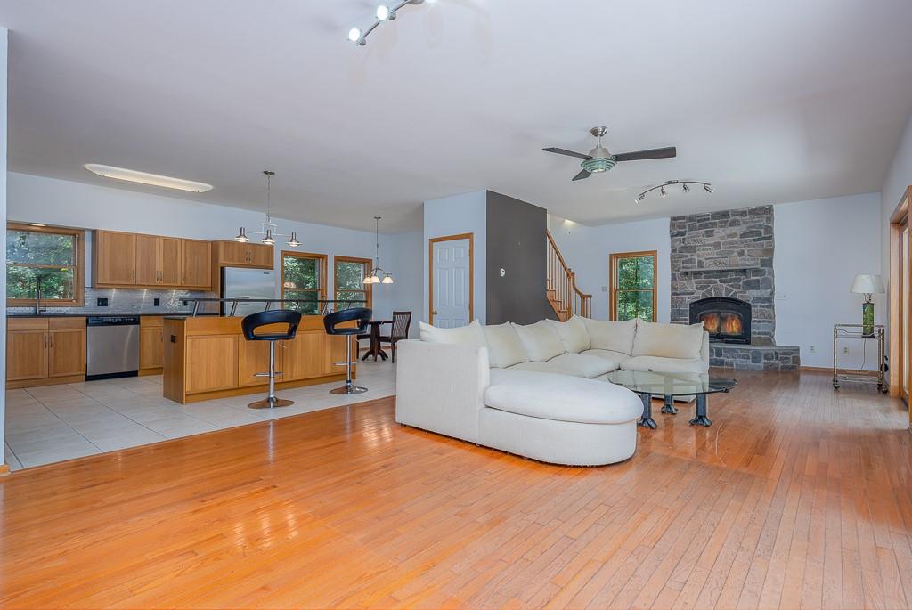 Fort Montgomery, New York, 10922, United States, 4 Bedrooms Bedrooms, ,3 BathroomsBathrooms,Residential,For Sale,1974942