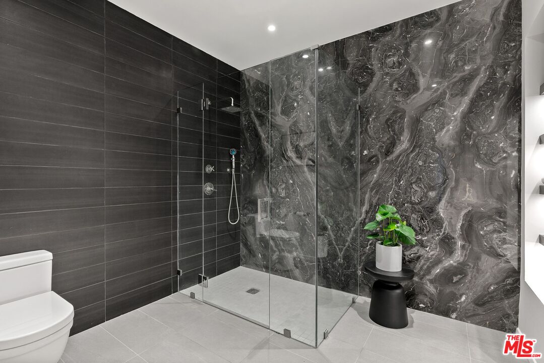 West Hollywood, California, 90069, United States, 2 Bedrooms Bedrooms, ,1 BathroomBathrooms,Residential,For Sale,1938792