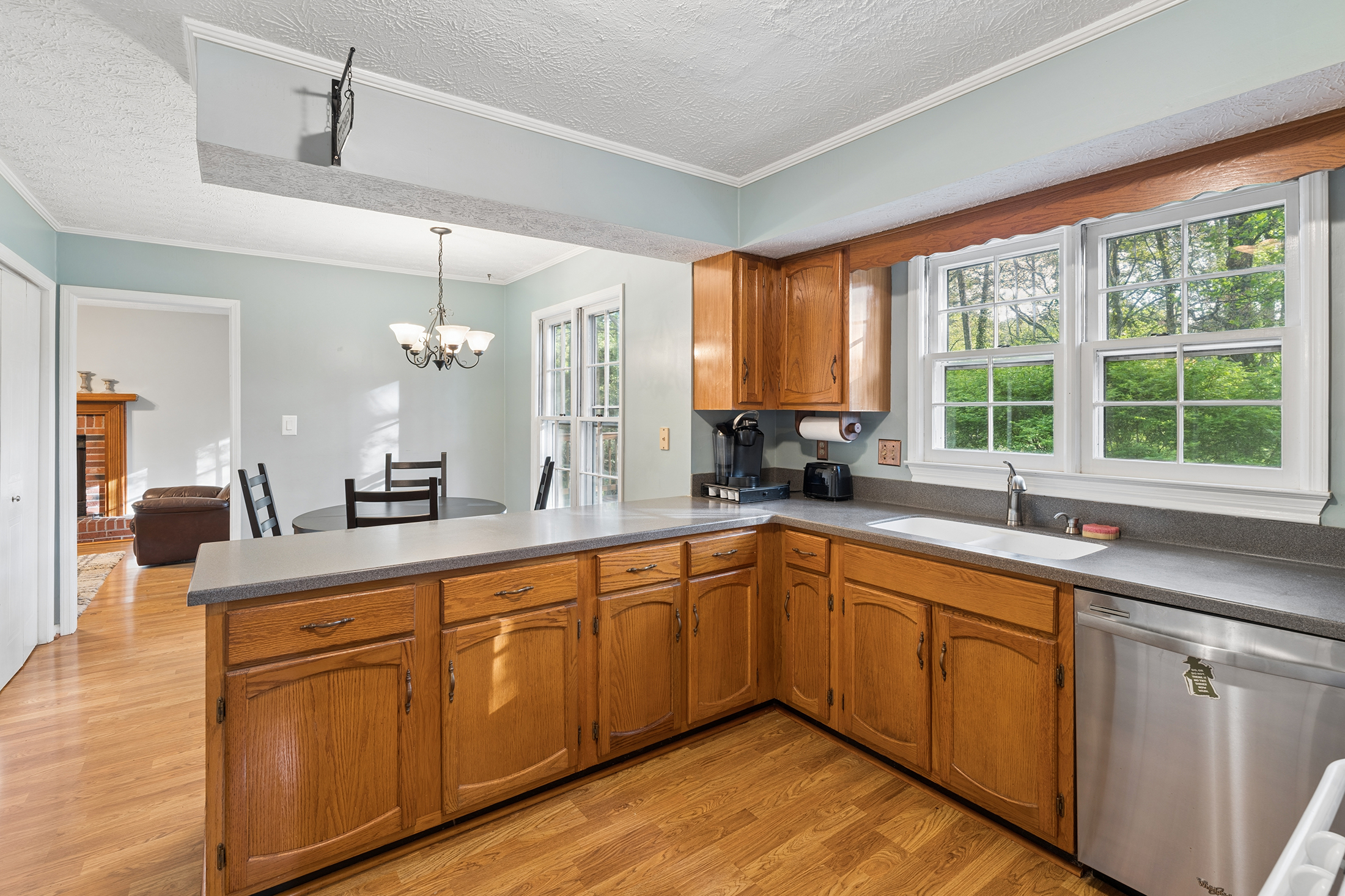  Tree-Lined Traditional in Sought-After Brookwood School District - 物件實景