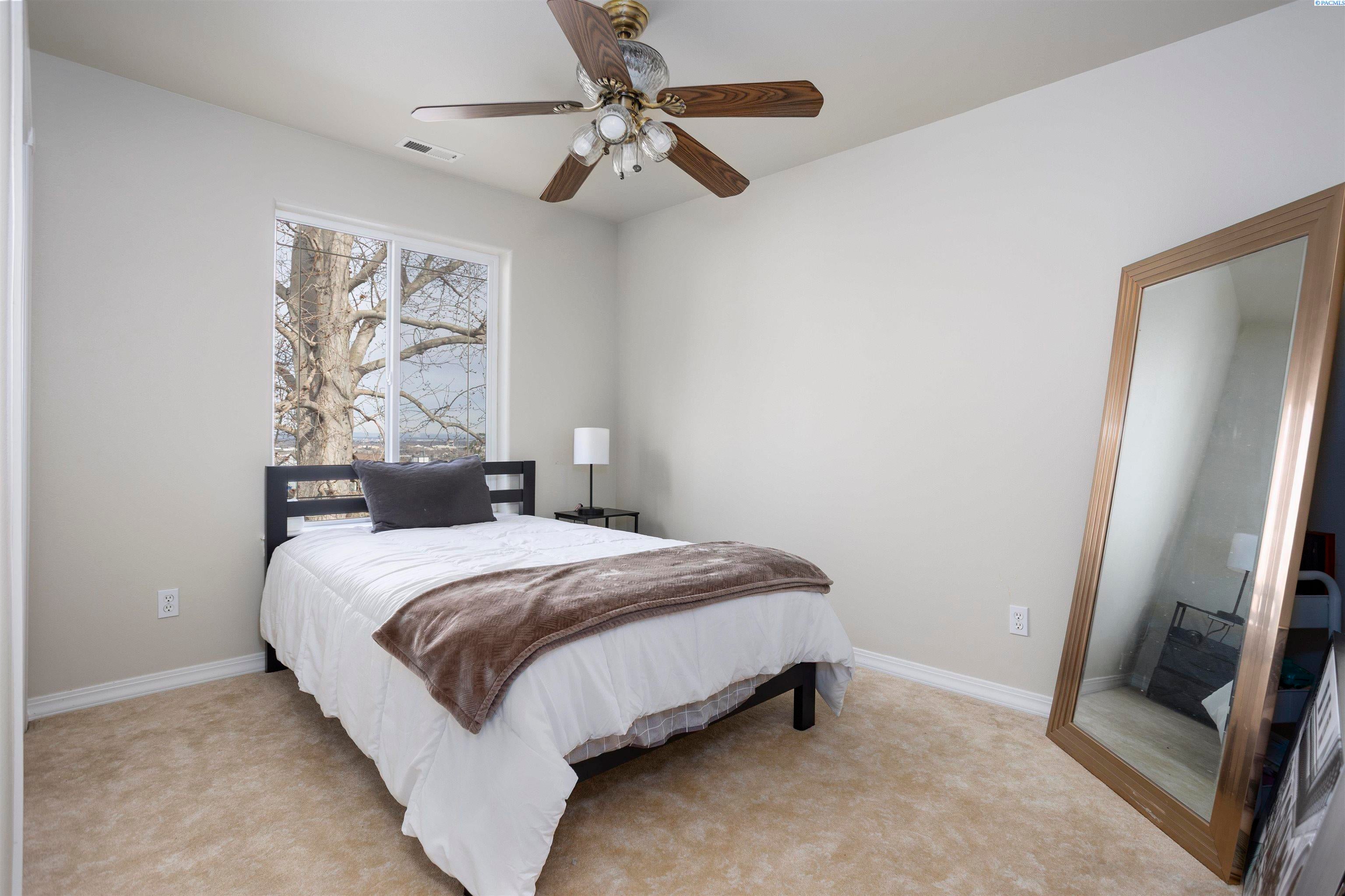 Richland, Washington, 99352, United States, 4 Bedrooms Bedrooms, ,4 BathroomsBathrooms,Residential,For Sale,1977070