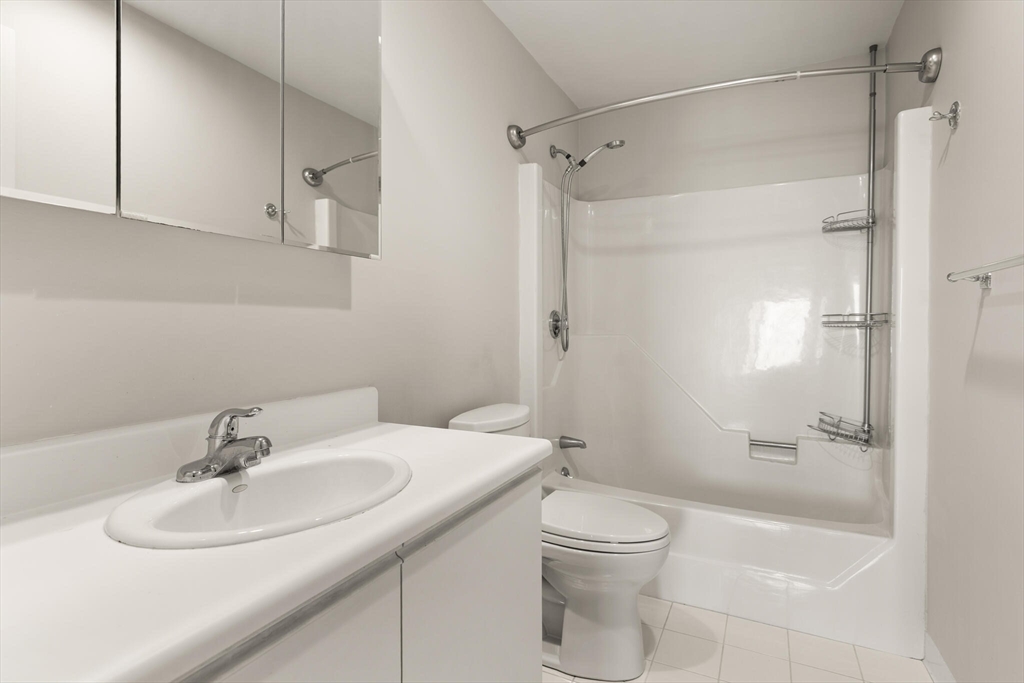 Medford, Massachusetts, 02155, United States, 2 Bedrooms Bedrooms, ,2 BathroomsBathrooms,Residential,For Sale,1934966