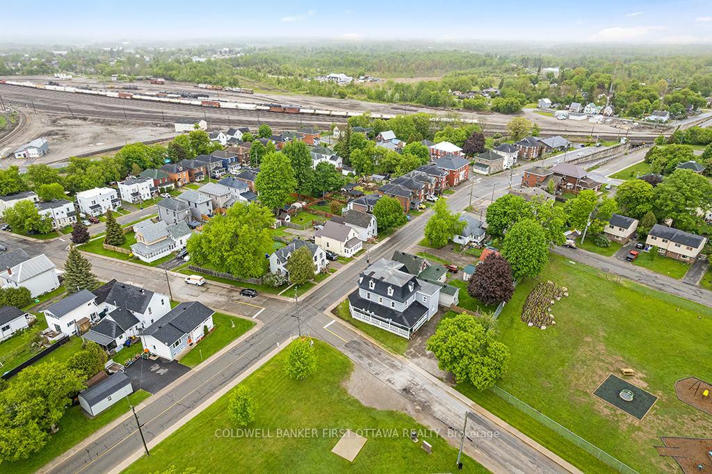 SMITHS FALLS, Ontario, K7A 2Z5, CA, 8 Bedrooms Bedrooms, ,Residential,For Sale,1866562
