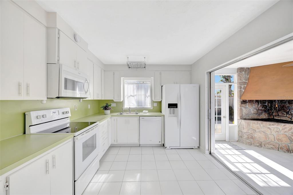 Largo, Florida, 33774, United States, 3 Bedrooms Bedrooms, ,2 BathroomsBathrooms,Residential,For Sale,1776970
