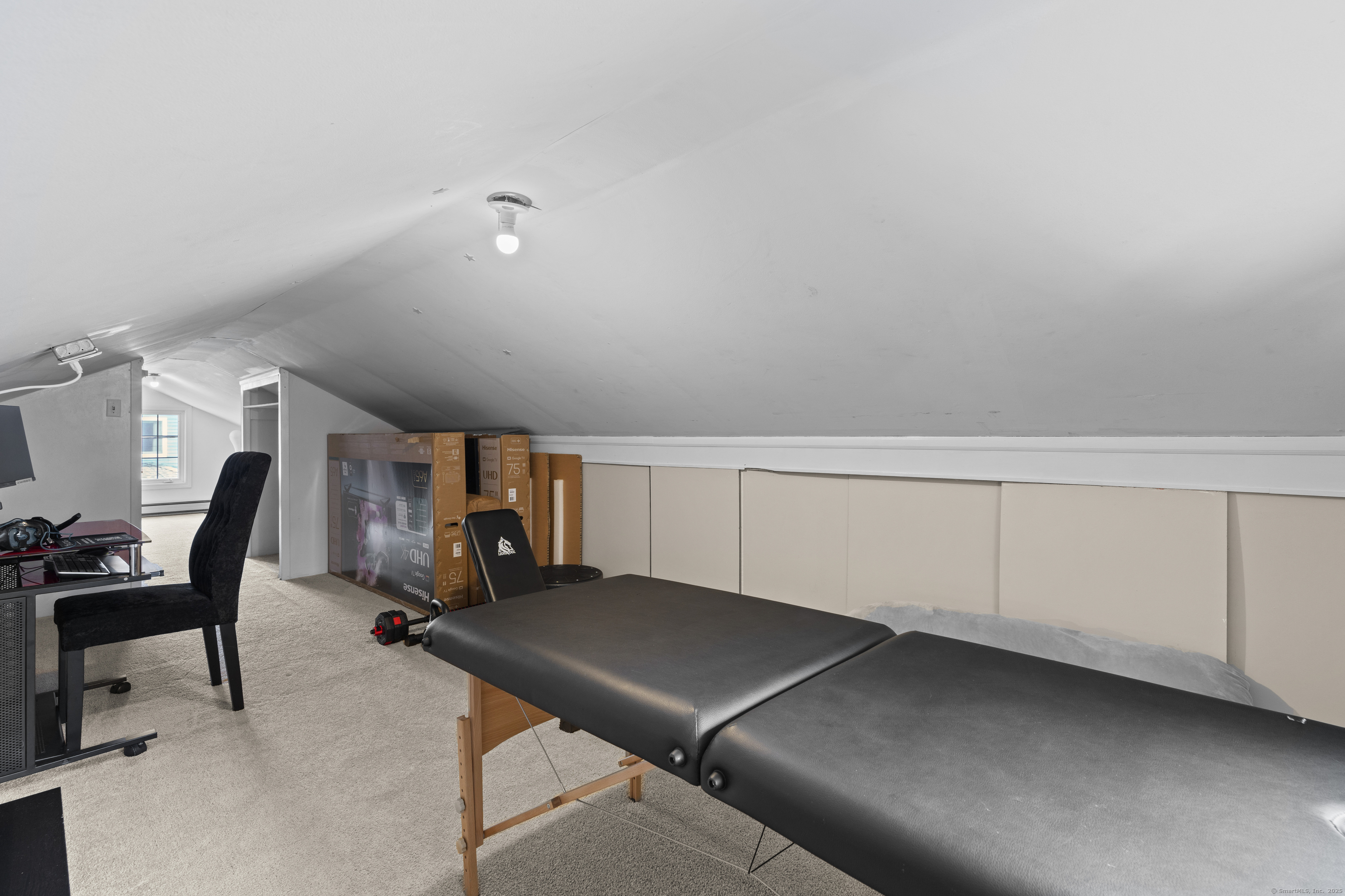 Milford, Connecticut, 06460, United States, 3 Bedrooms Bedrooms, ,2 BathroomsBathrooms,Residential,For Sale,1896652