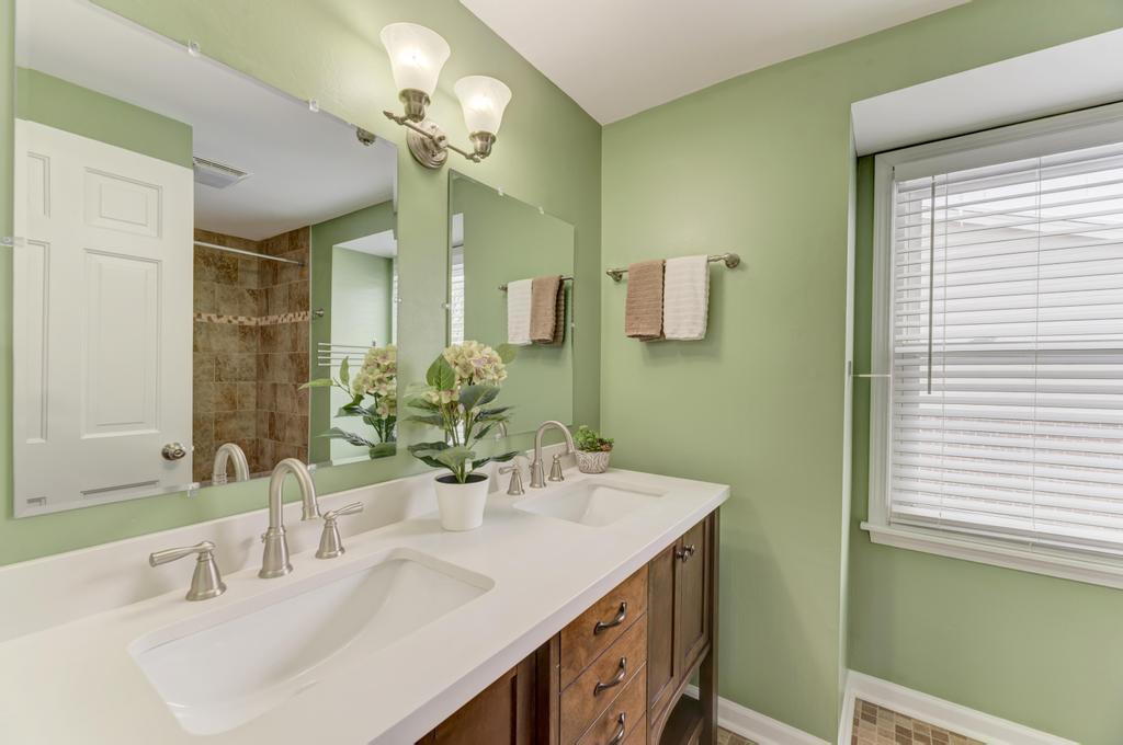 Arlington Heights, Illinois, 60005, United States, 5 Bedrooms Bedrooms, ,3 BathroomsBathrooms,Residential,For Sale,2001547