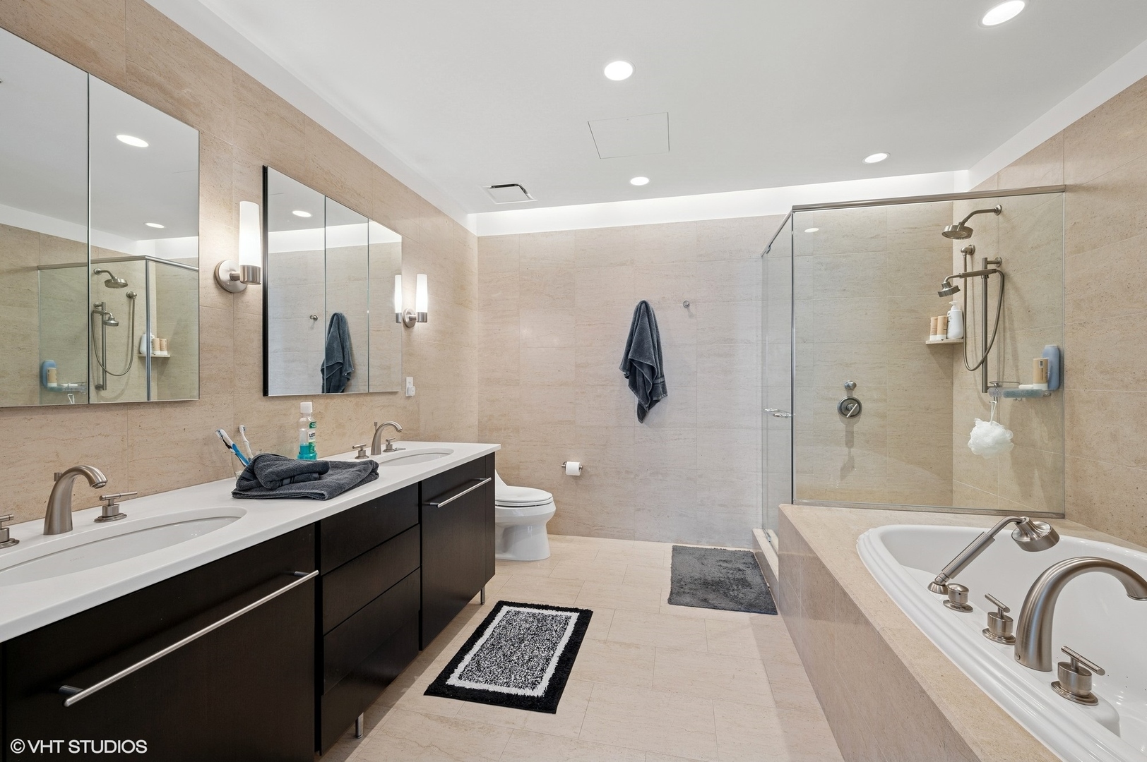 Chicago, Illinois, 60611, United States, 1 Bedroom Bedrooms, ,2 BathroomsBathrooms,Residential,For Sale,1849718