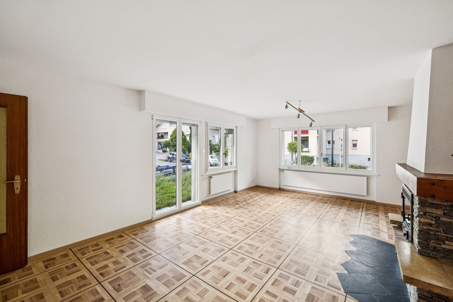  Large detached house with large converted attic space - 物件實景