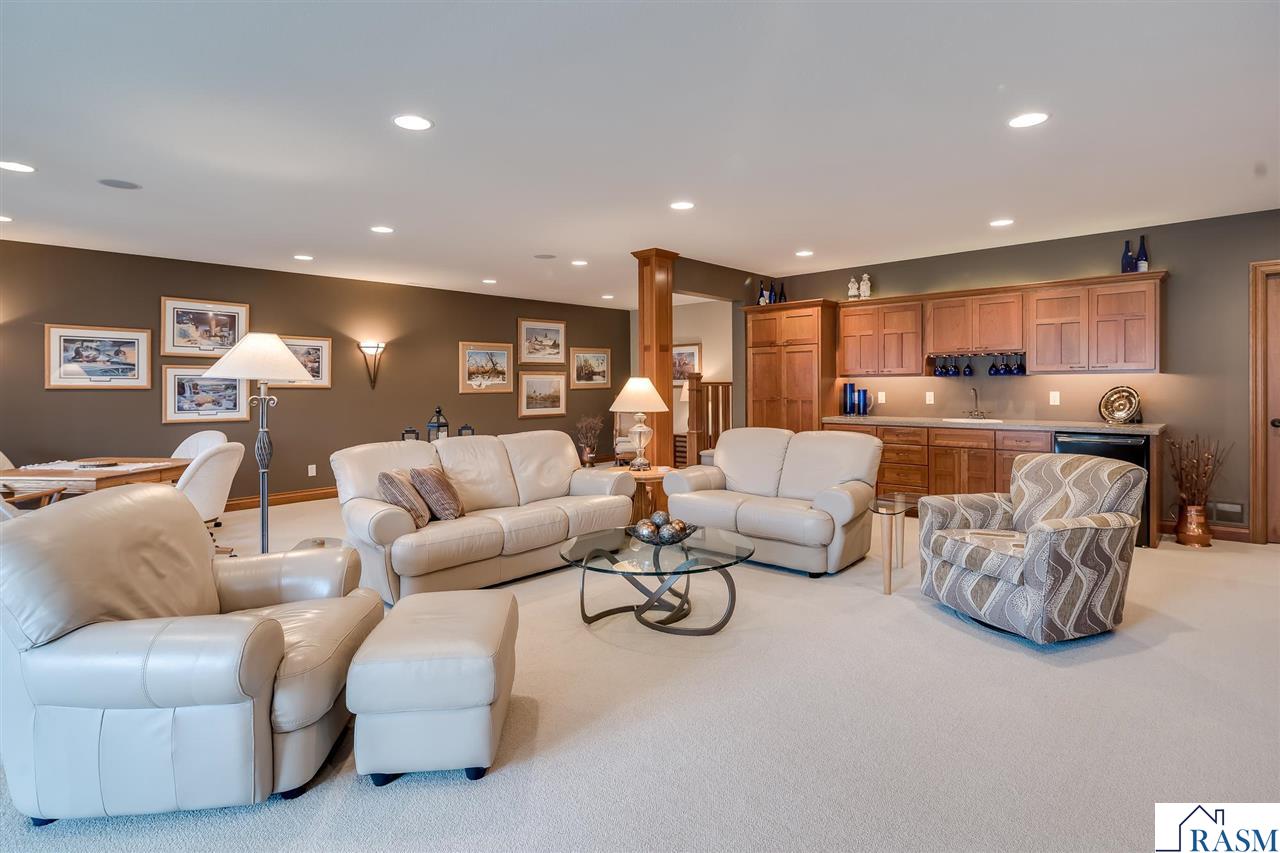 Mankato, Minnesota, 56001, United States, 3 Bedrooms Bedrooms, ,2 BathroomsBathrooms,Residential,For Sale,1982289