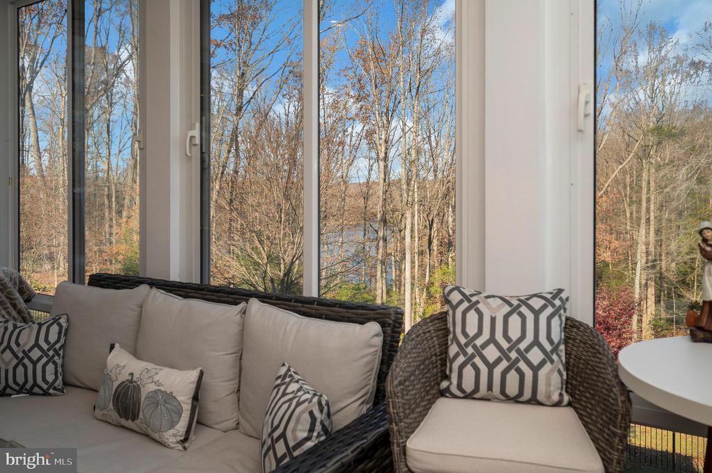 Fredericksburg, Virginia, 22406, United States, 5 Bedrooms Bedrooms, ,6 BathroomsBathrooms,Residential,For Sale,1981857