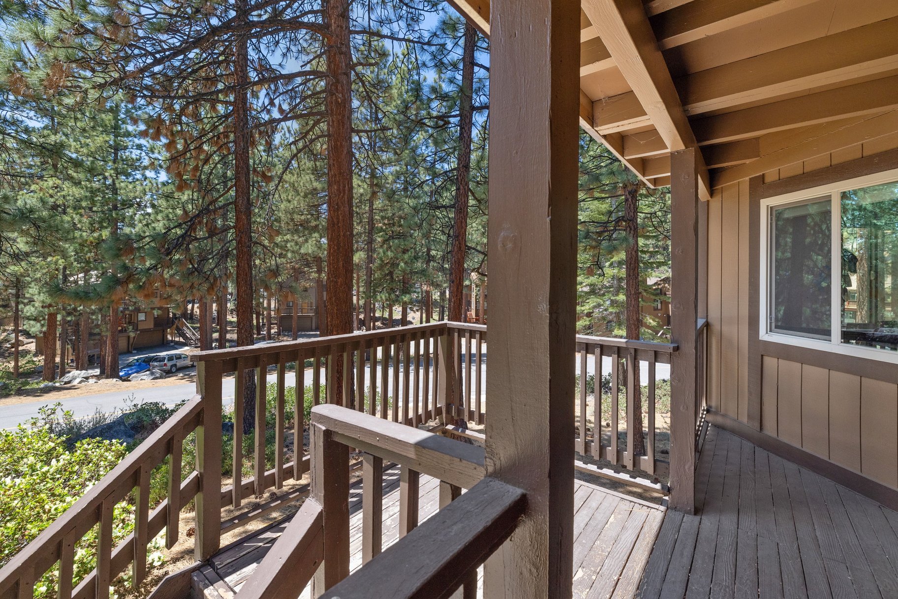  Expansive Nevada-Side Tahoe Retreat in Coveted Lake Village Setting - 物件實景