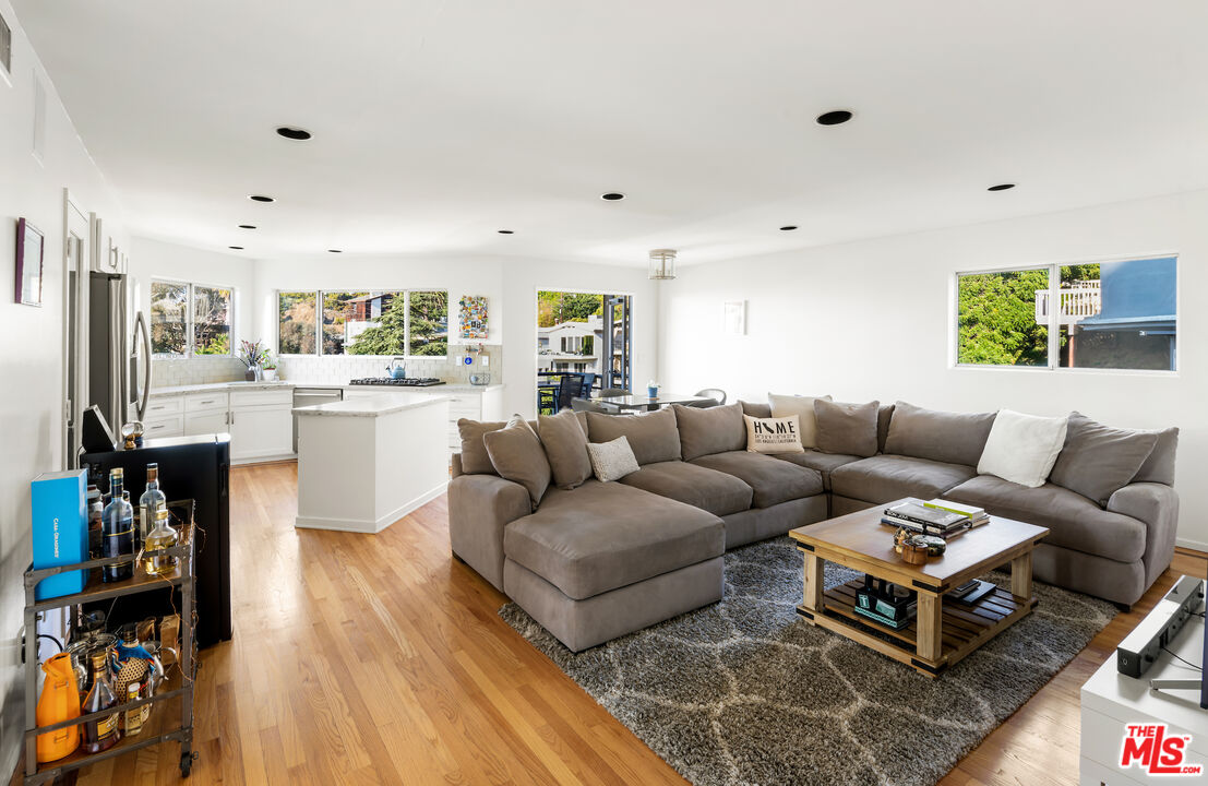 Los Angeles, California, 90068, United States, 3 Bedrooms Bedrooms, ,3 BathroomsBathrooms,Residential,For Sale,1913161