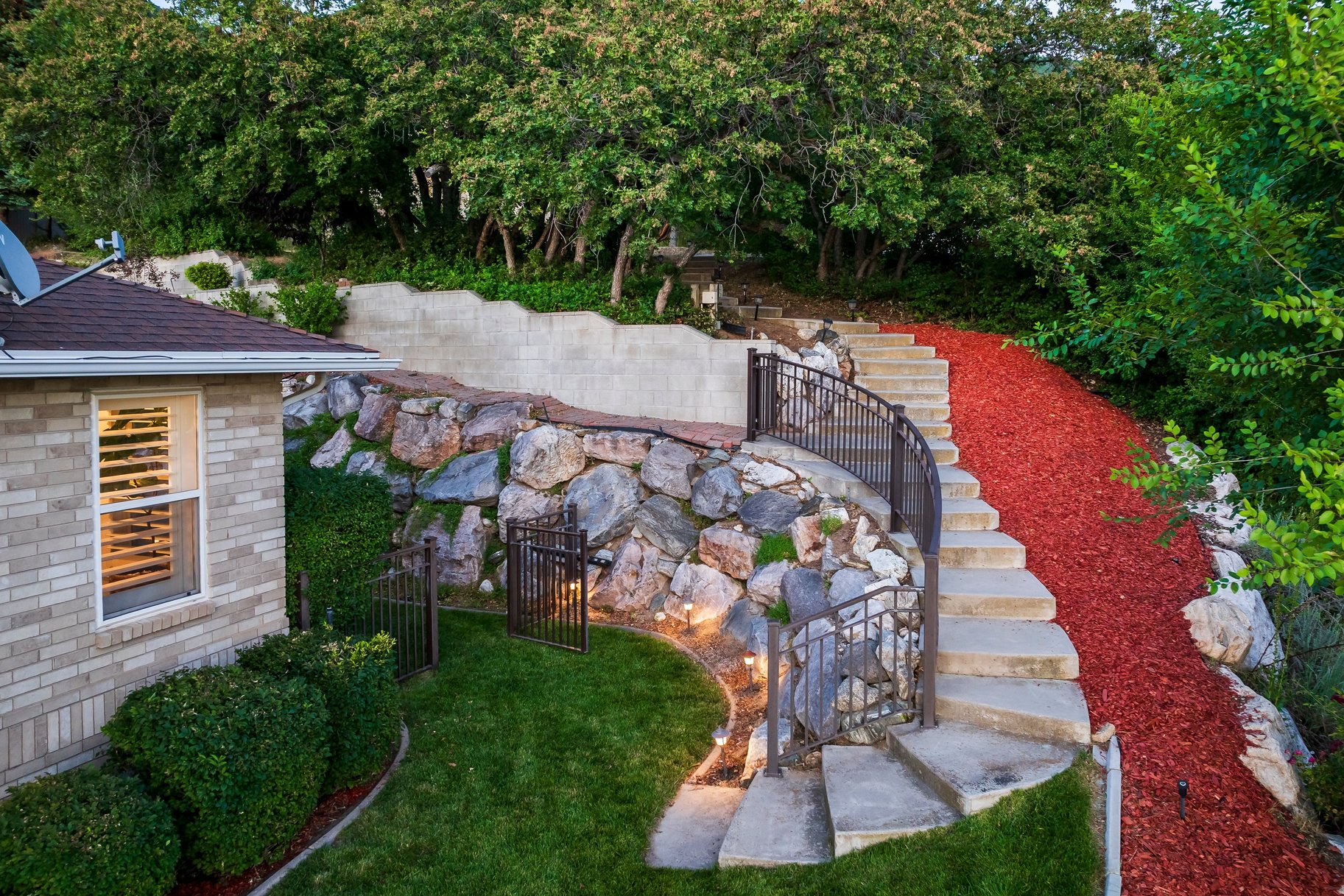  Farmington Rambler on Private Half-Acre with Incredible Views - 物件實景